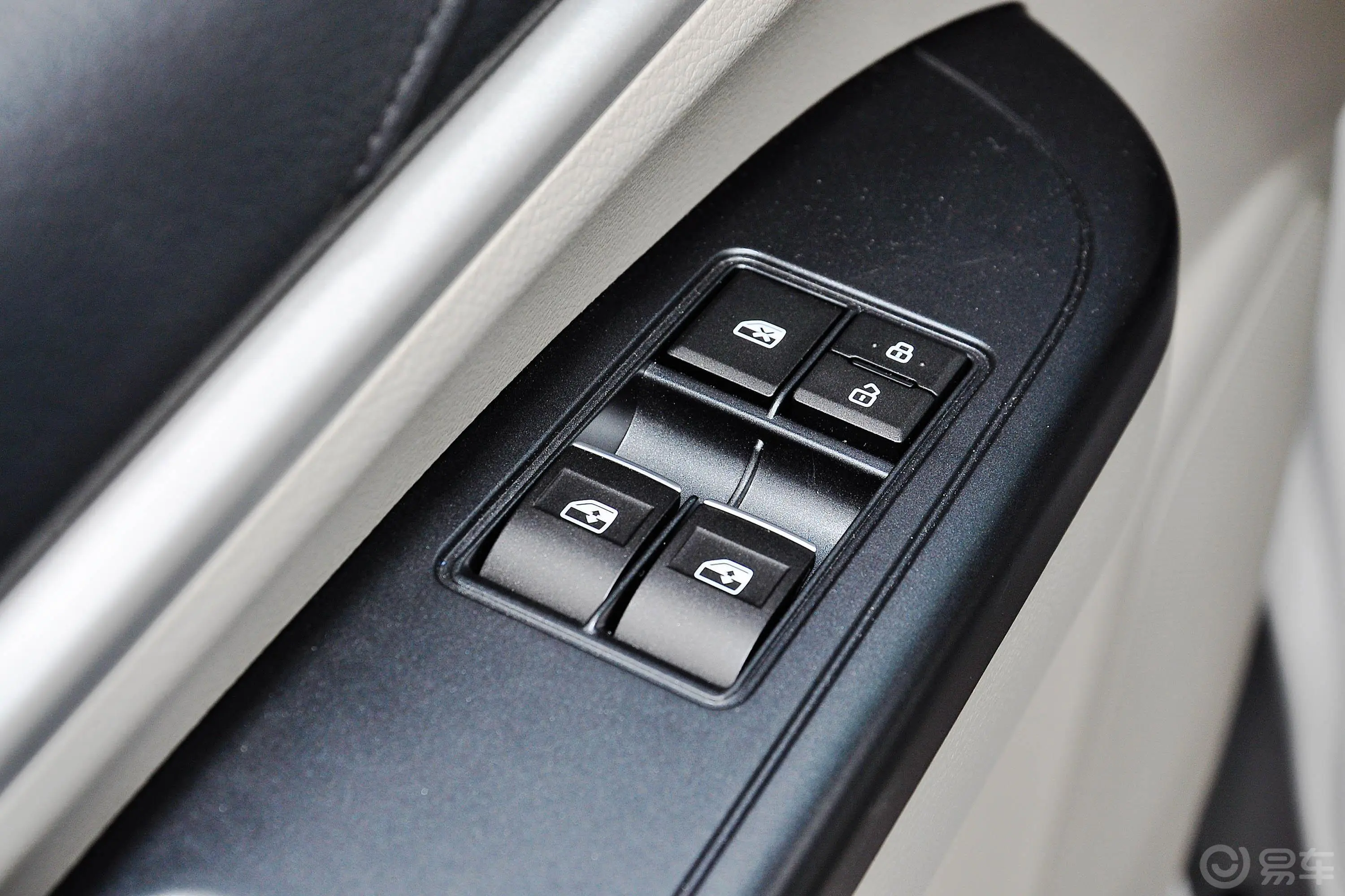 菱智M5 EV舒适版车窗调节整体