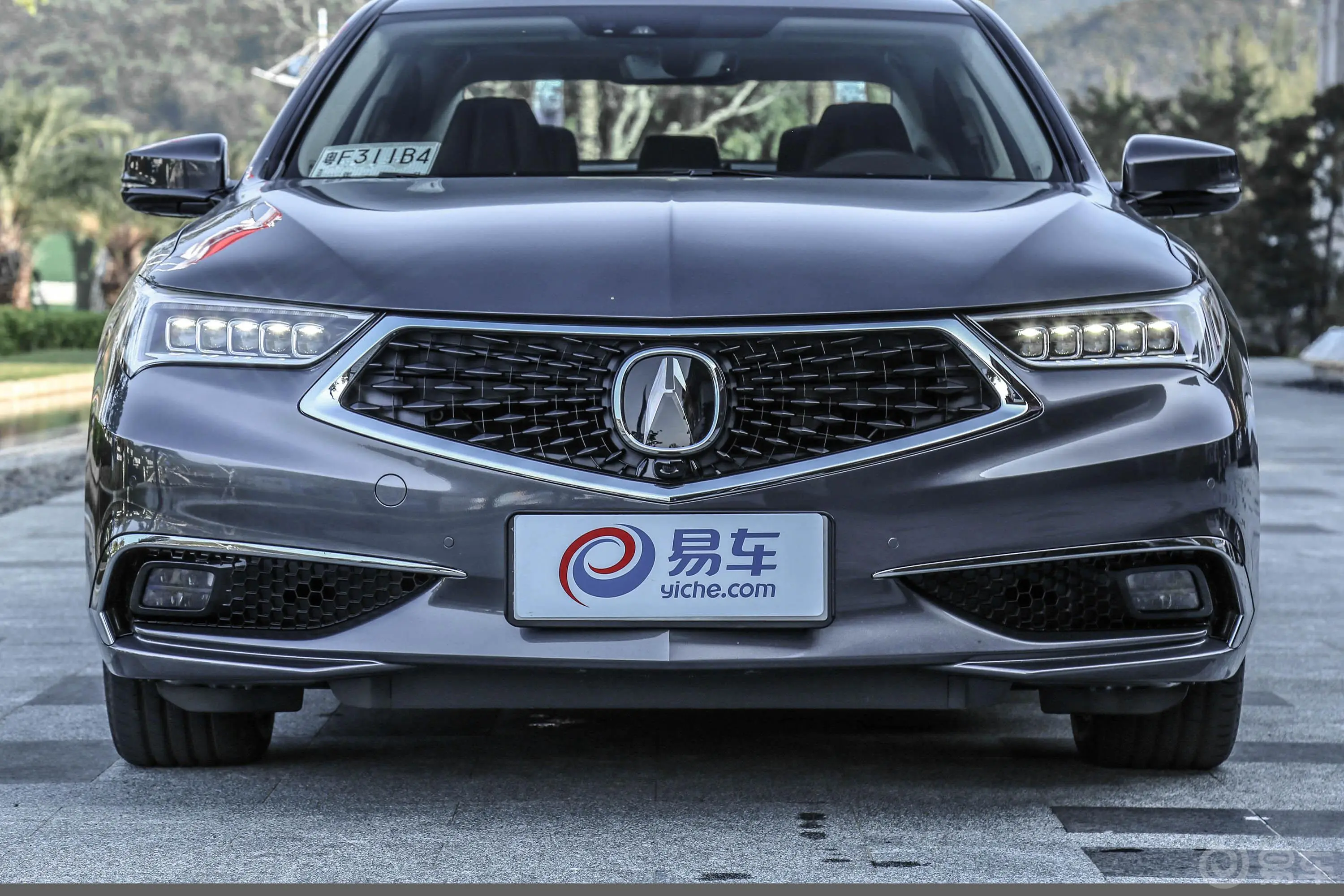 讴歌TLX-L2.4L 钻享版外观