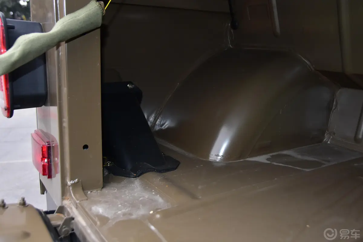 212经典2.0L 三角门 四驱豪华型 国V空间