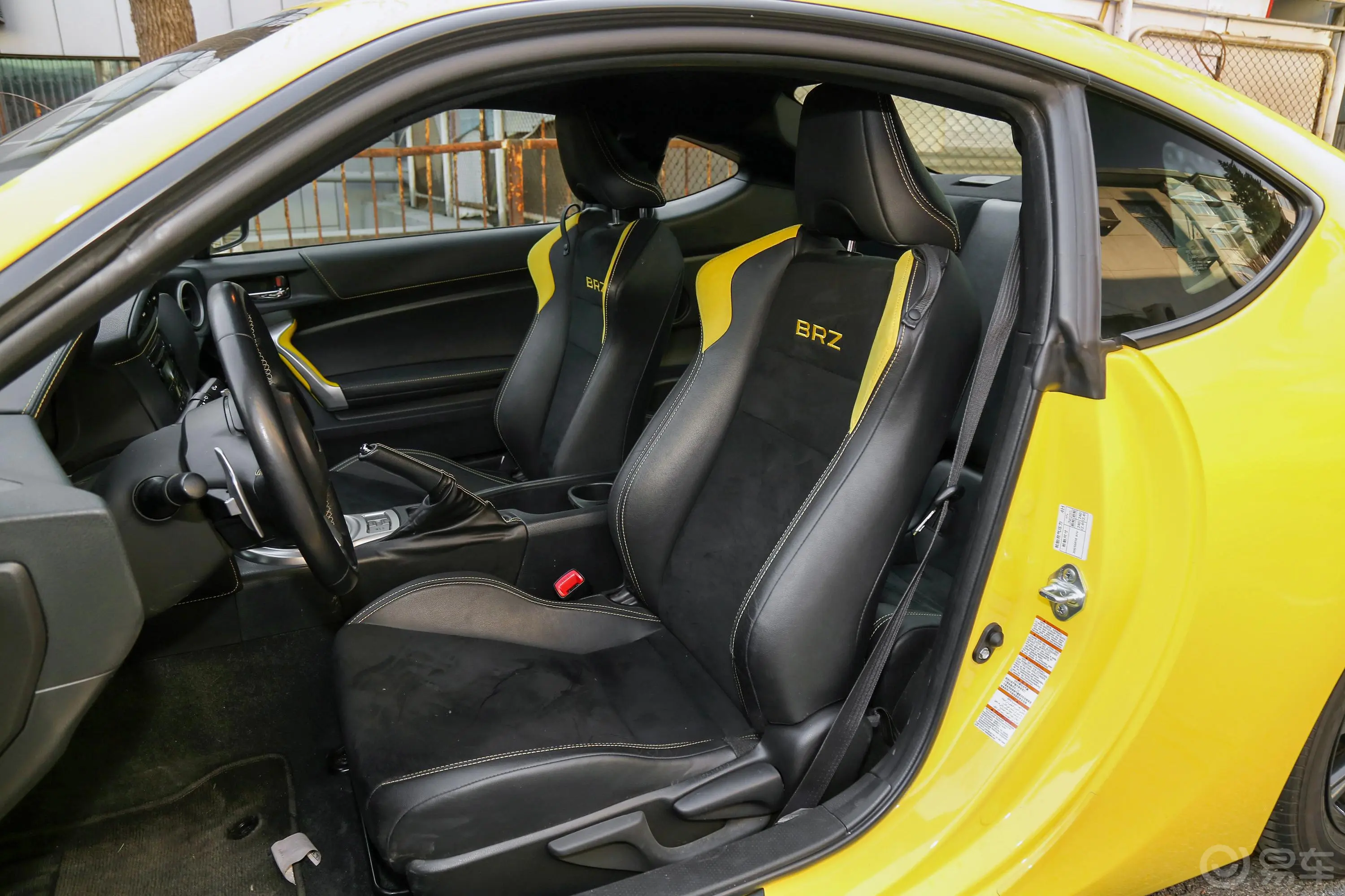 斯巴鲁BRZ2.0i 手自一体 type-RS黄色特装版驾驶员座椅