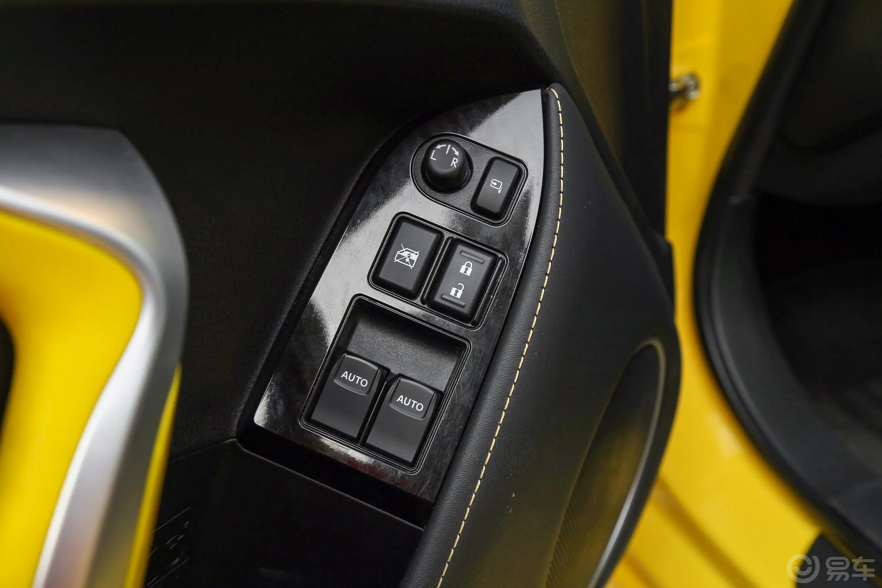 斯巴鲁BRZ2.0i 手自一体 type-RS黄色特装版车窗调节整体
