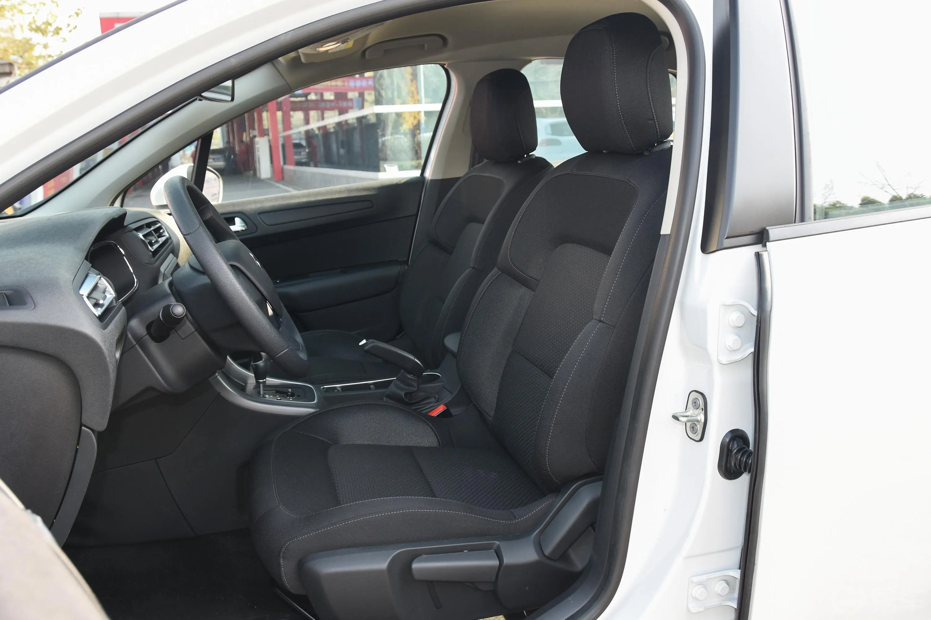 C4世嘉1.6L 手自一体 舒适版驾驶员座椅