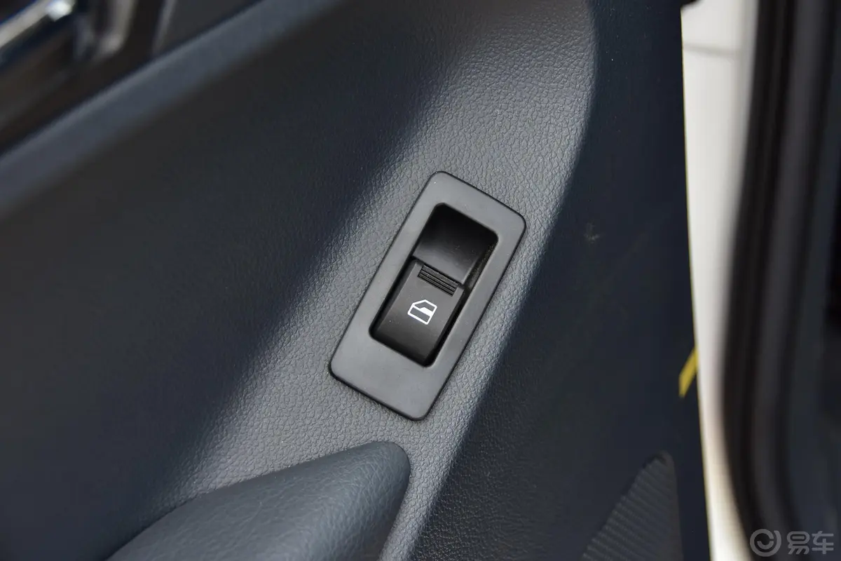 拓陆者E3E3 2.8T 手动 两驱 舒适版 柴油后车窗调节