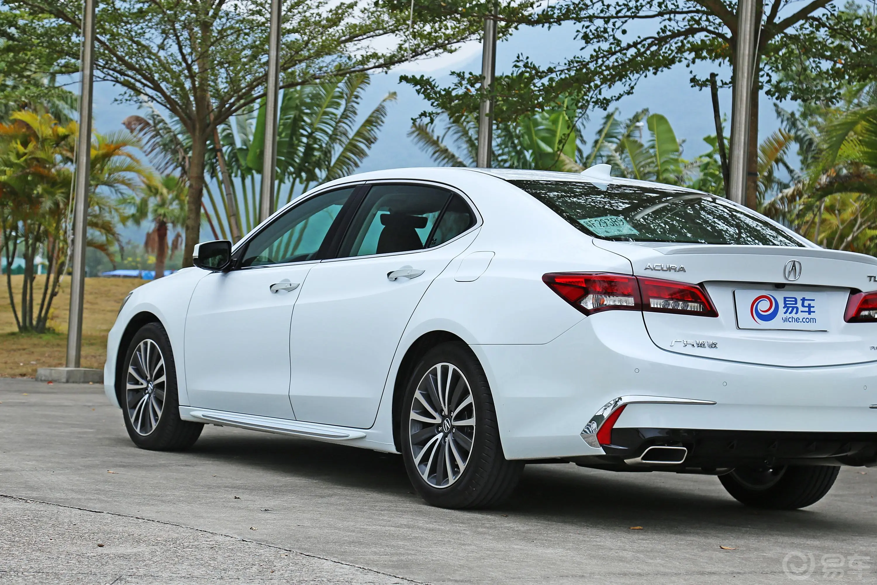 讴歌TLX-L2.4L 钻享版外观