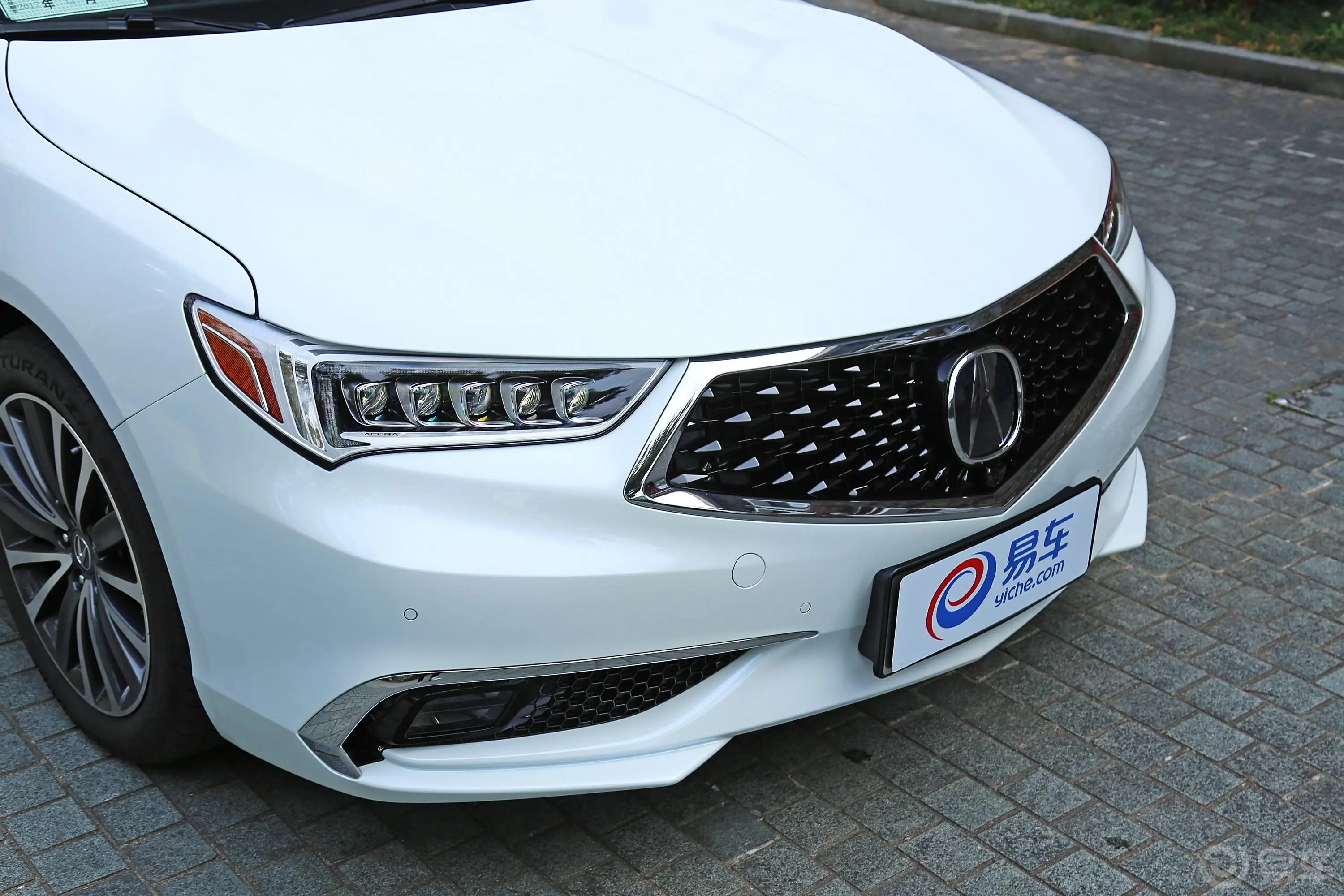 讴歌TLX-L2.4L 钻享版外观