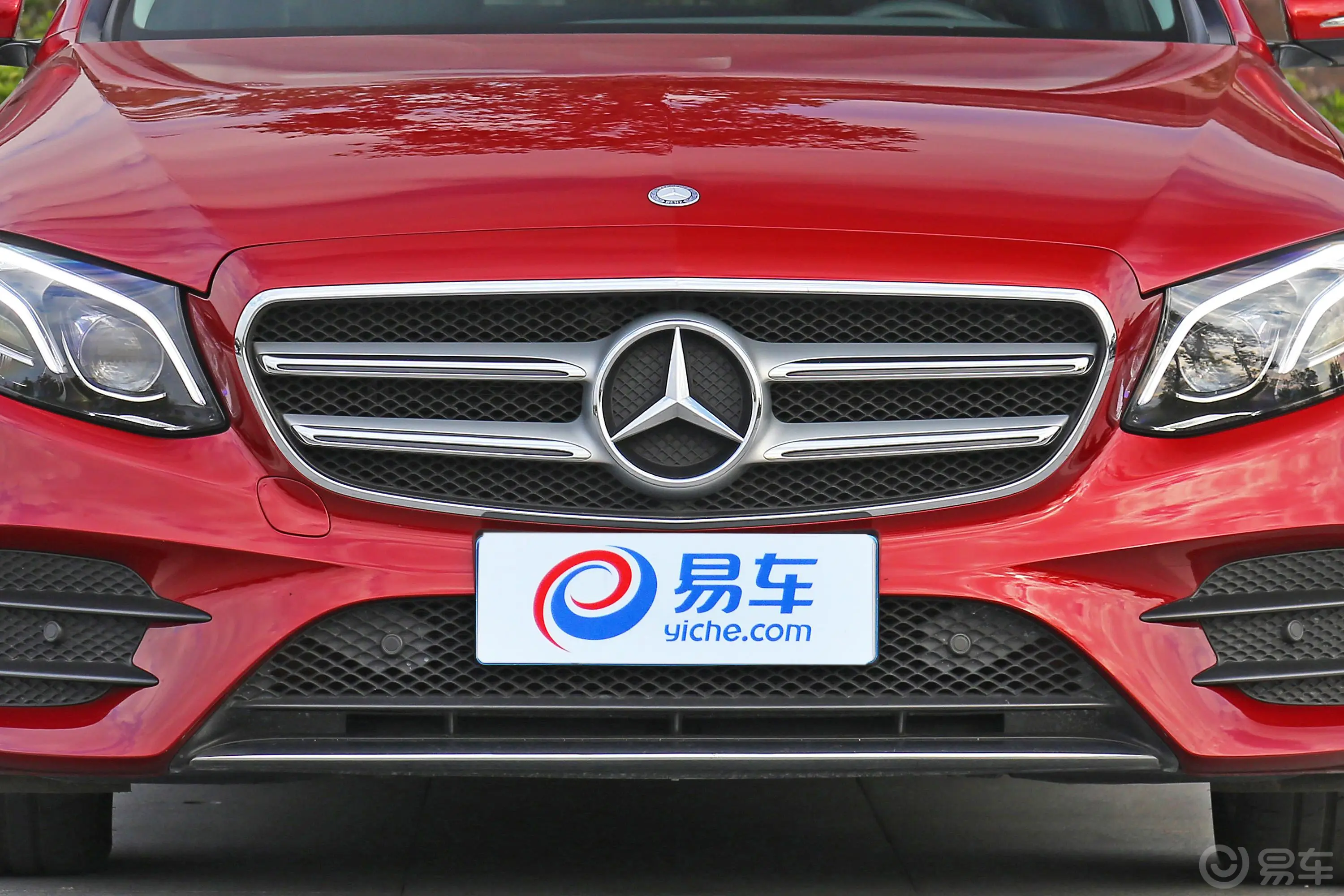 奔驰E级E 200 L 4MATIC  运动轿车外观