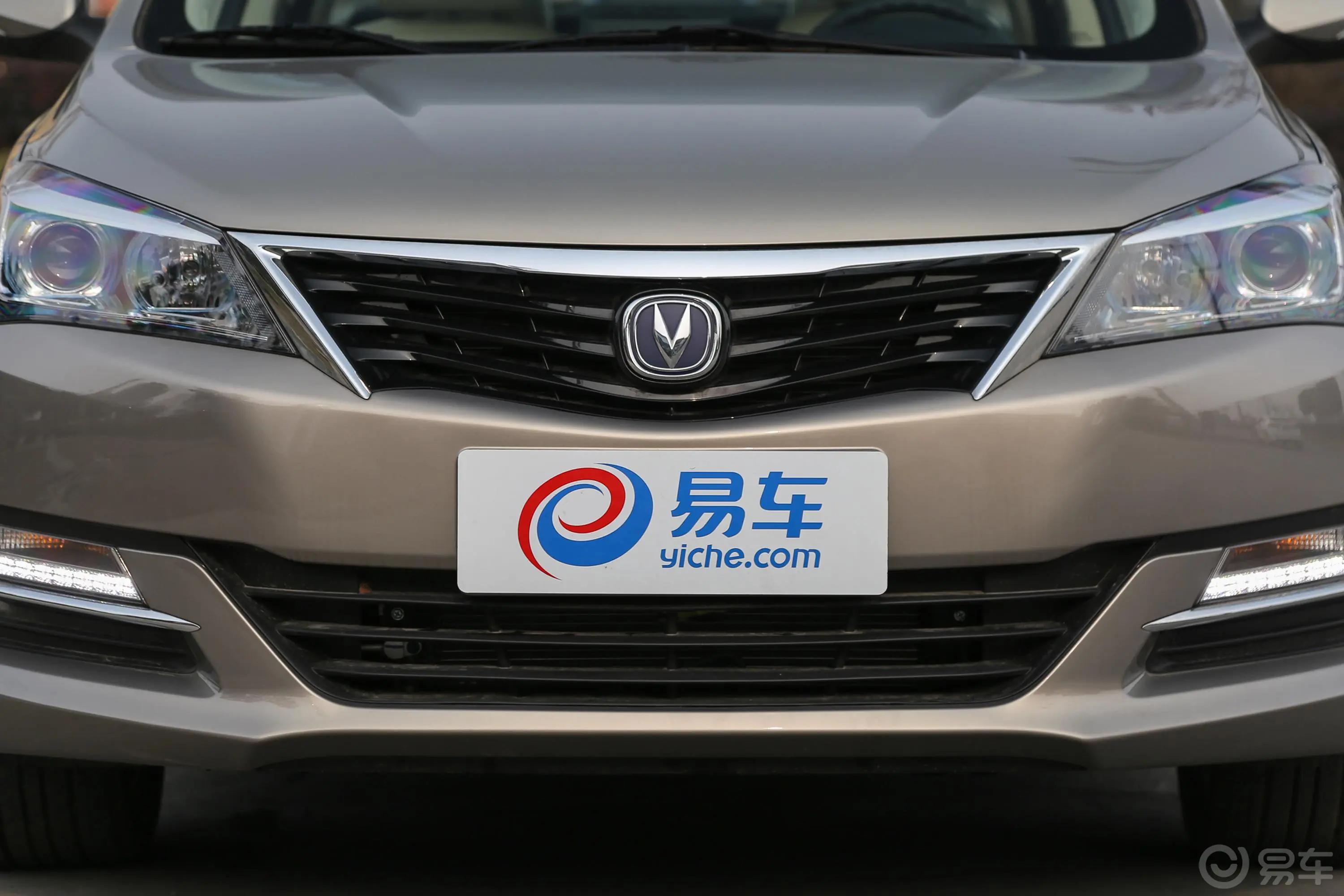 悦翔V71.6L 手动 乐享版外观