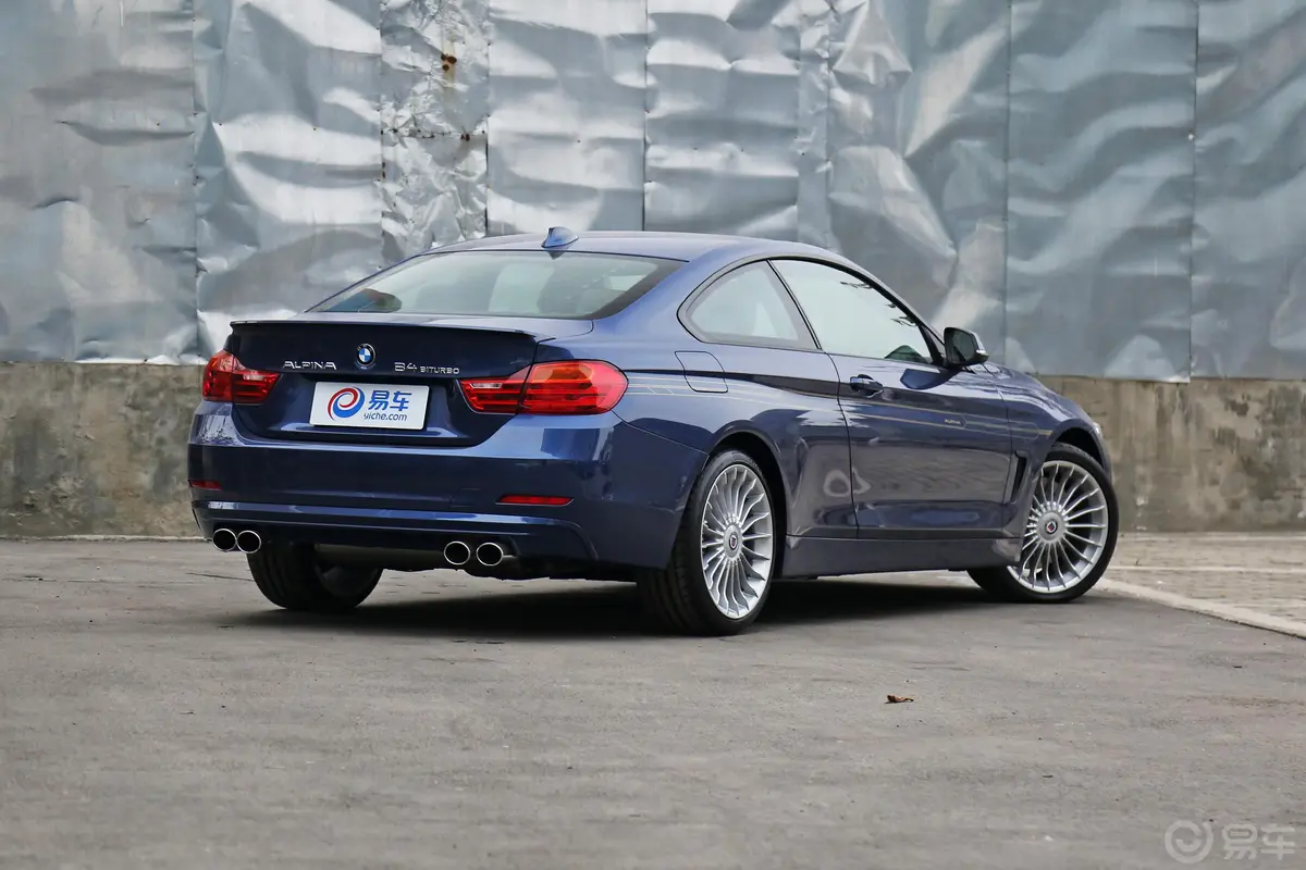 ALPINA B4B4 Bi-Turbo Coupe侧后45度车头向右水平