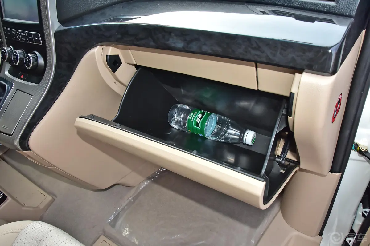 道达V82.0L 手动 基本版手套箱空间水瓶横置
