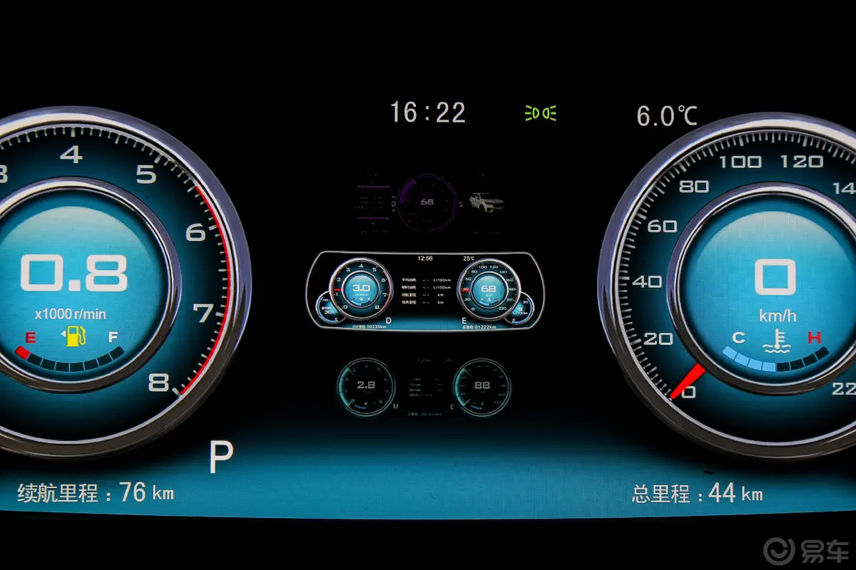 众泰T5001.5T 手自一体 智能互联旗舰版内饰