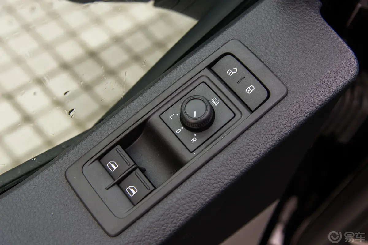 凯路威2.0TSI 四驱 舒适版 9座车窗调节整体