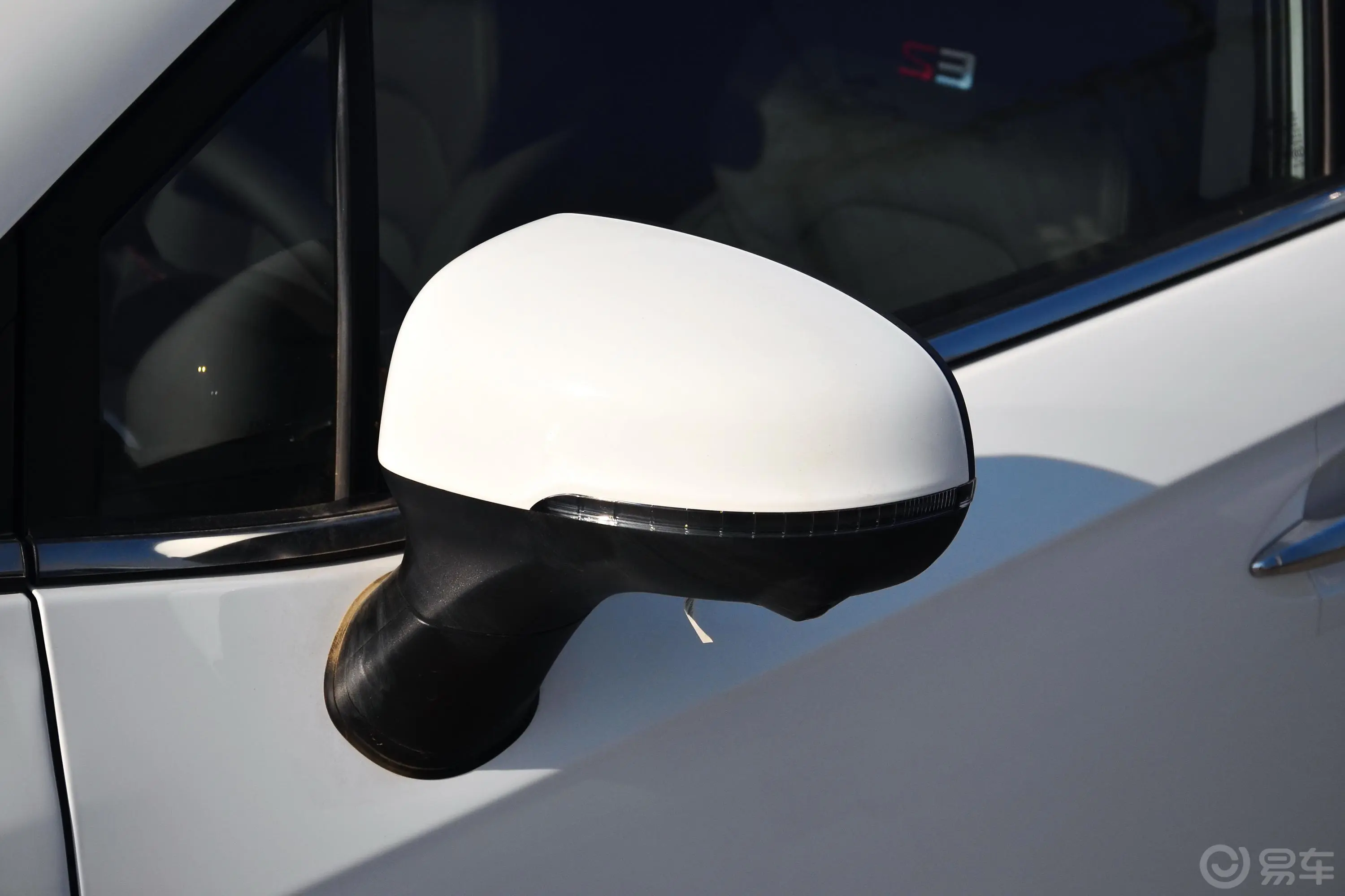 瑞风S3定制版 1.5L 手动 豪华智能版主驾驶后视镜背面