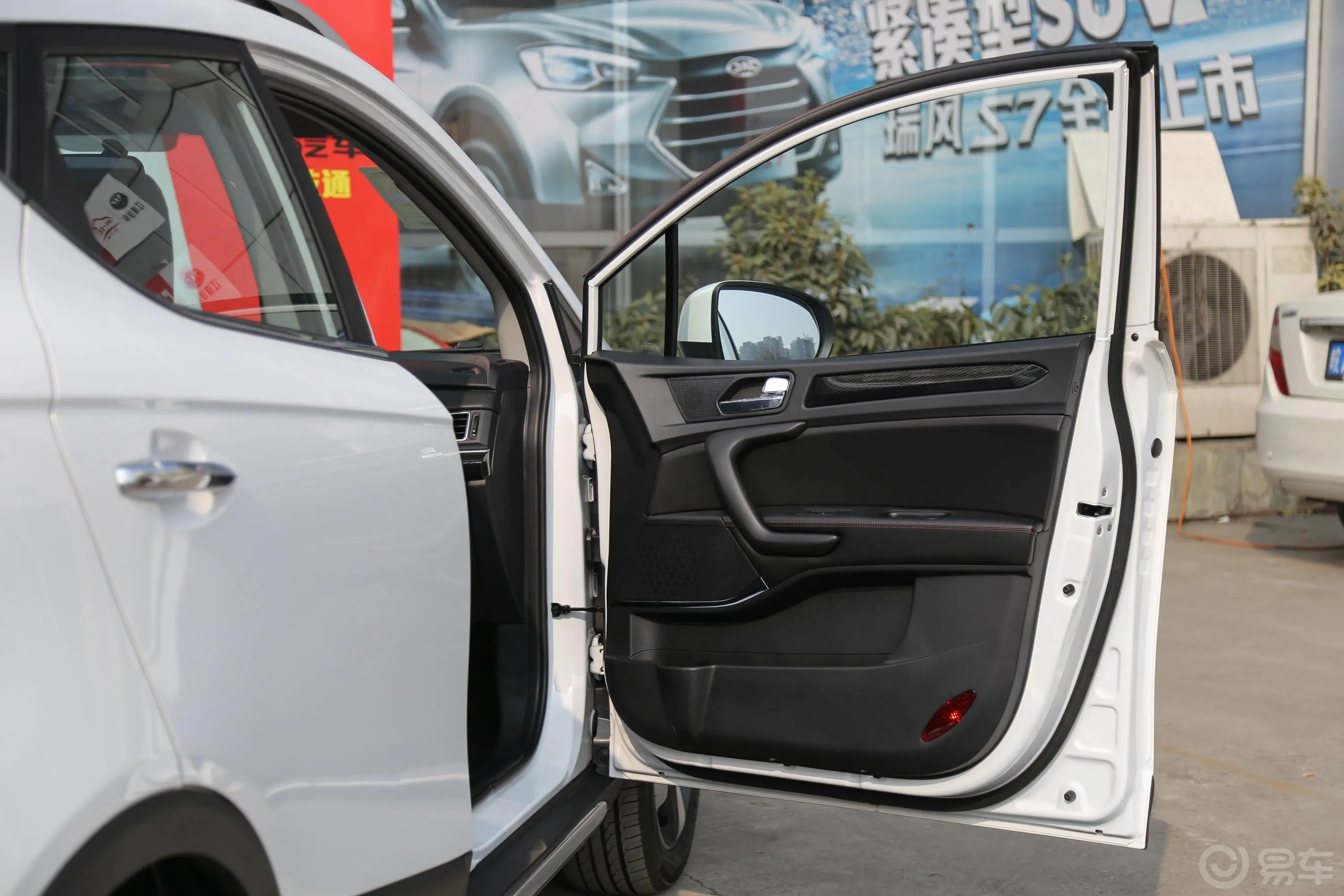 瑞风S3定制版 1.6L CVT 豪华智能版副驾驶员车门