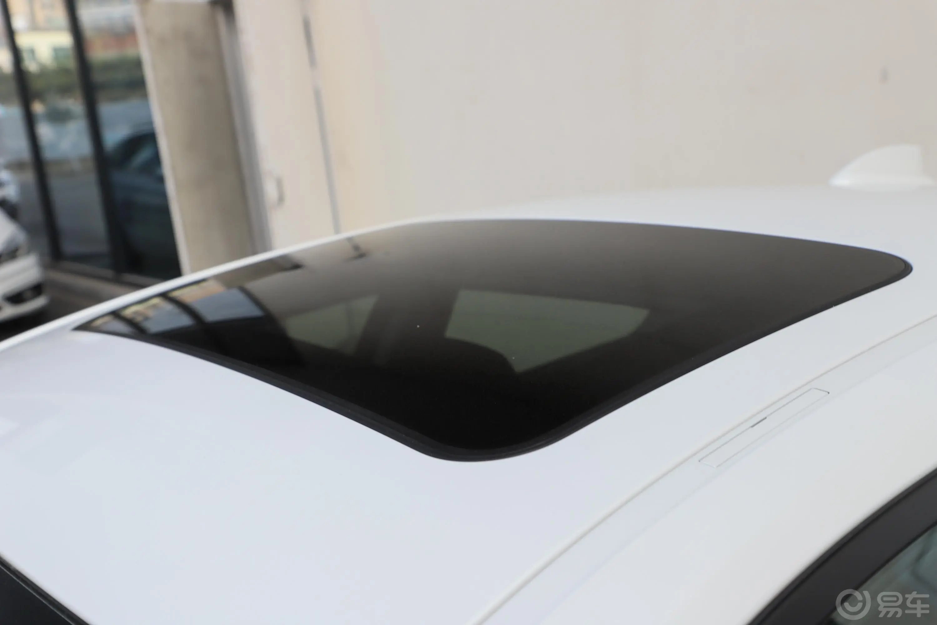 宝马2系双门轿跑车 220i 运动设计套装天窗