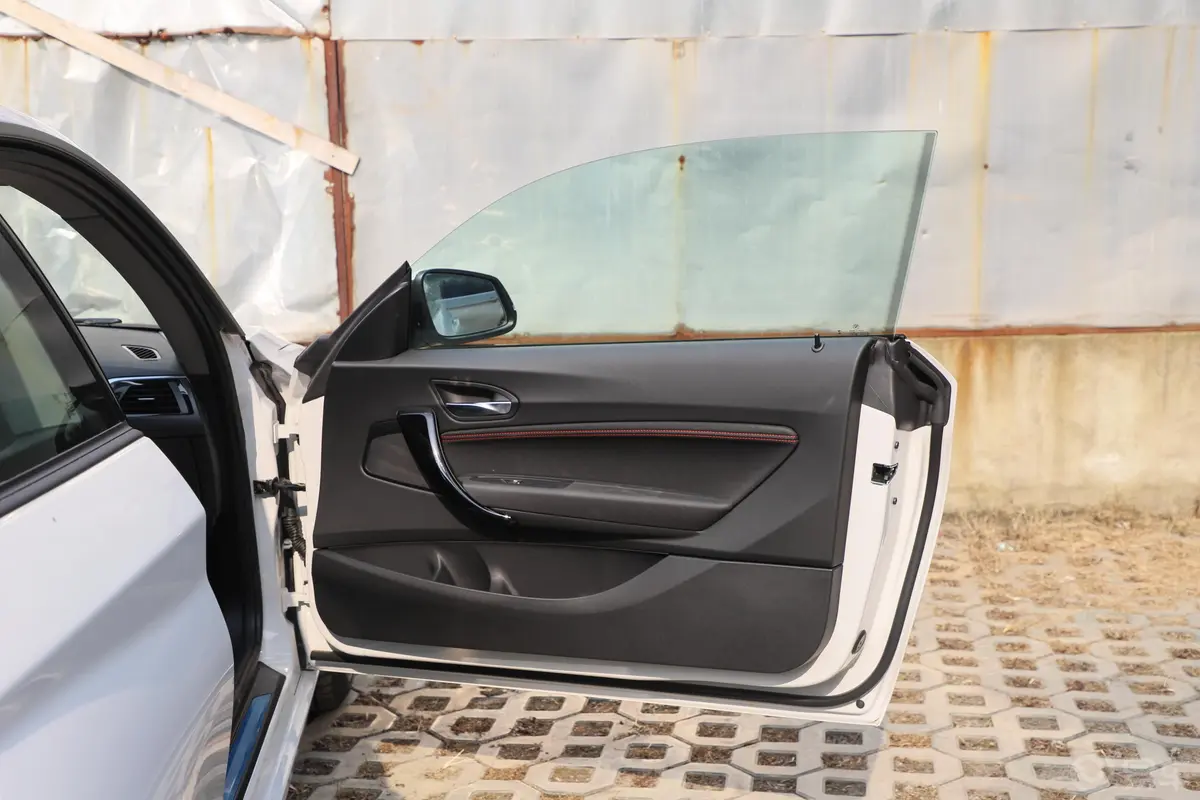 宝马2系双门轿跑车 220i 运动设计套装副驾驶员车门