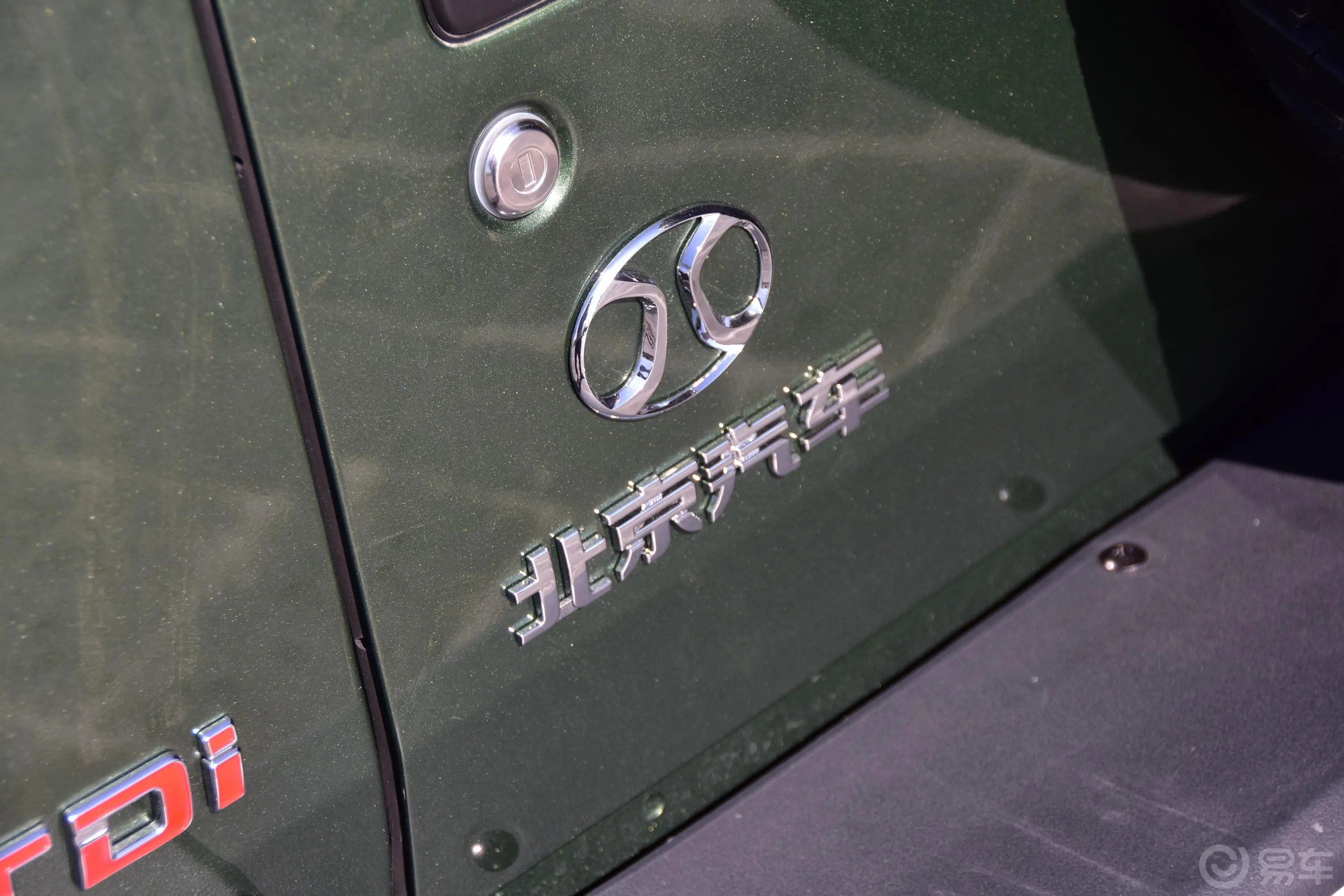 北京BJ40BJ40L 2.0TDi 手动 四驱 尊贵版 柴油 国V外观