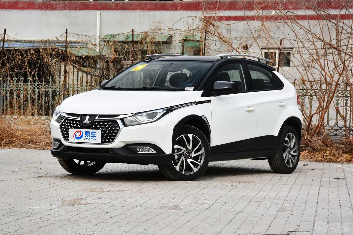 U5 SUV1.6L CVT 名士版侧前45度车头向左水平