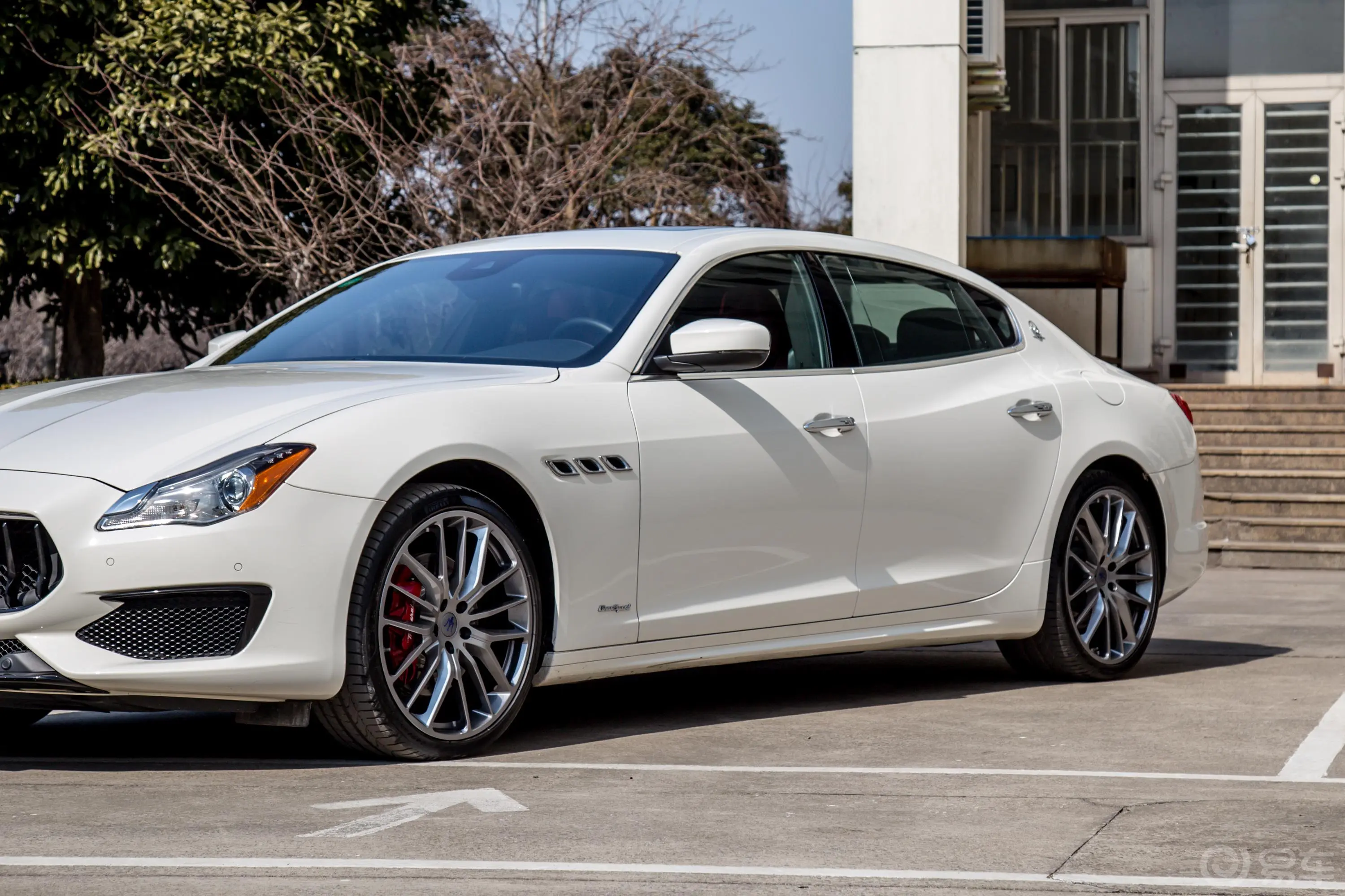 Quattroporte3.0T 标准版外观