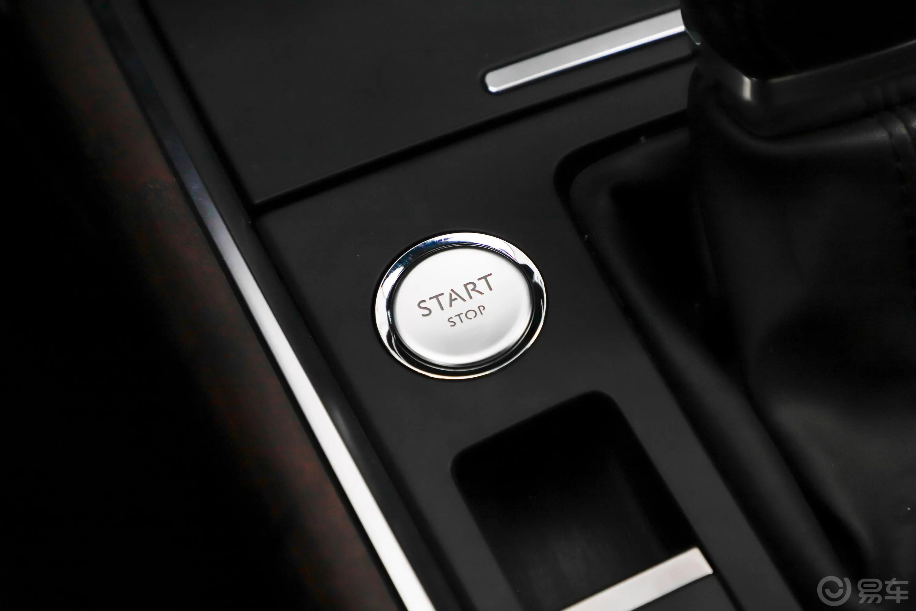 雪铁龙C6改款 380THP 尊贵Nappa版钥匙孔或一键启动按键