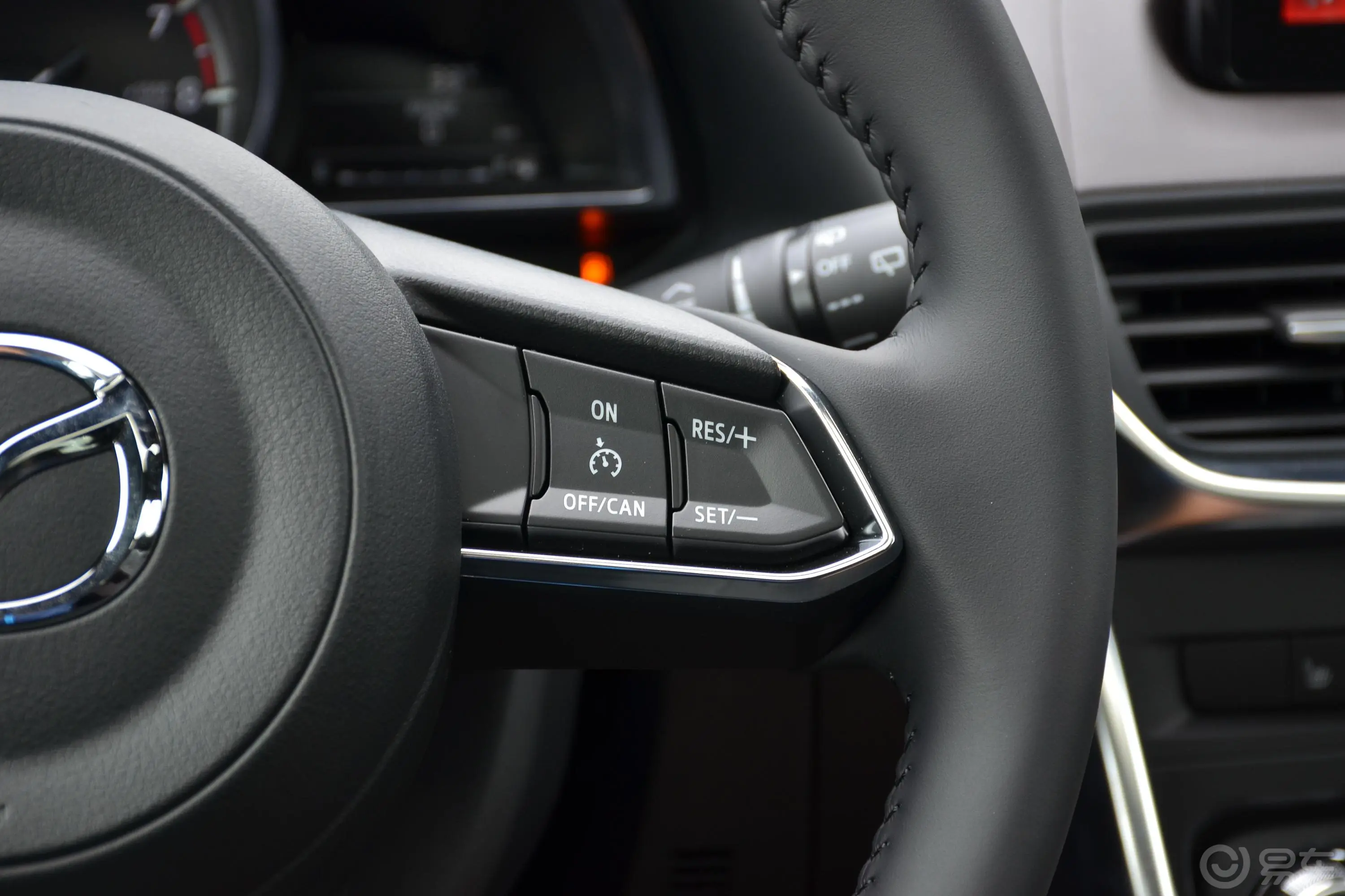 马自达CX-42.0L 手自一体 两驱 蓝天领先版 国V右侧方向盘功能按键