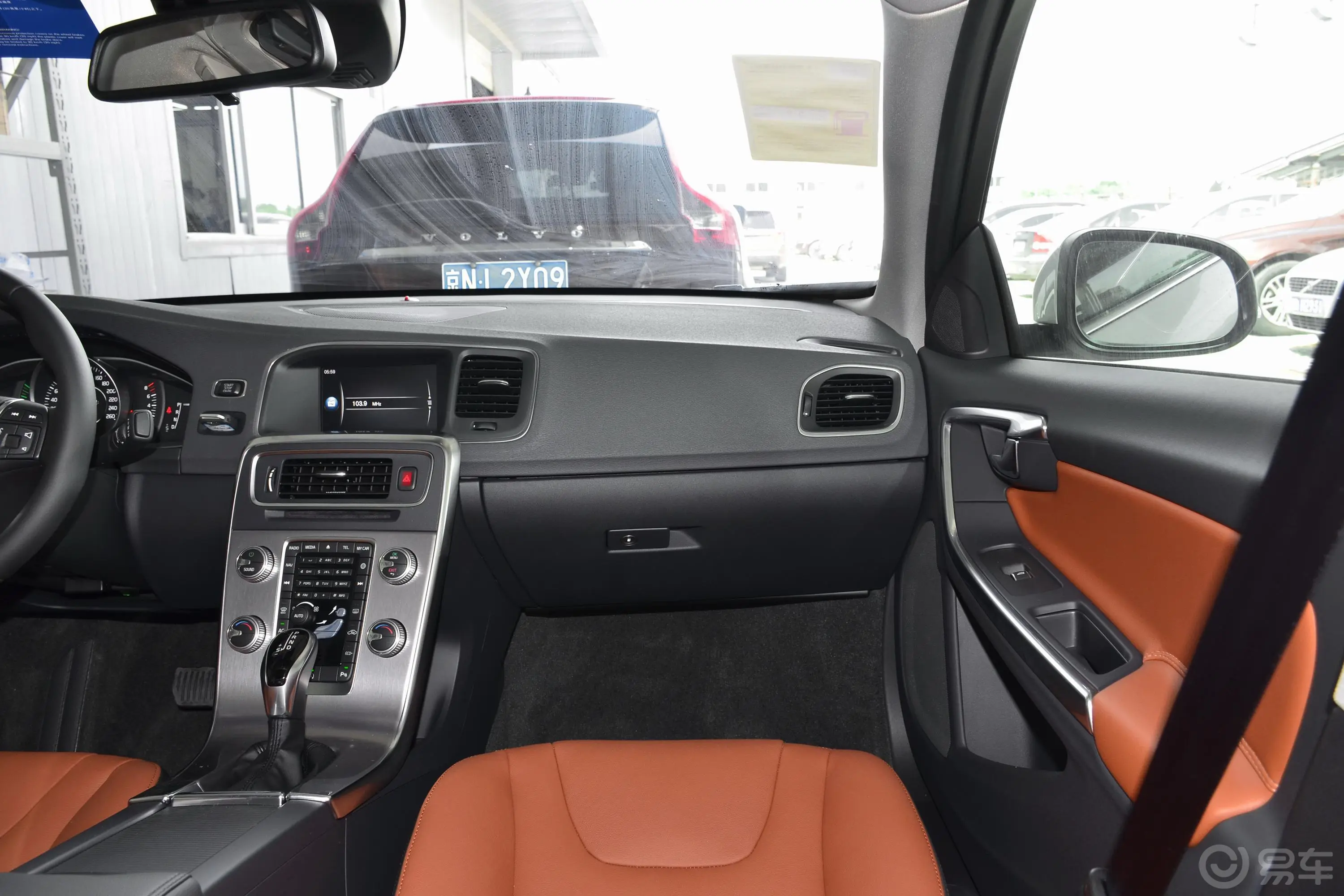 沃尔沃S60S60L T3 智进版副驾驶位区域