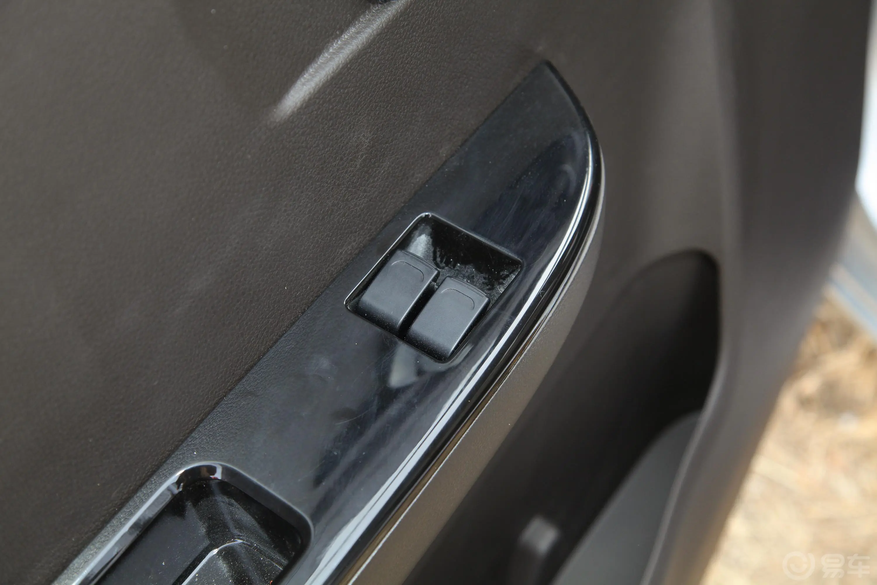 五菱荣光V1.5L 手动 标准版车窗调节整体