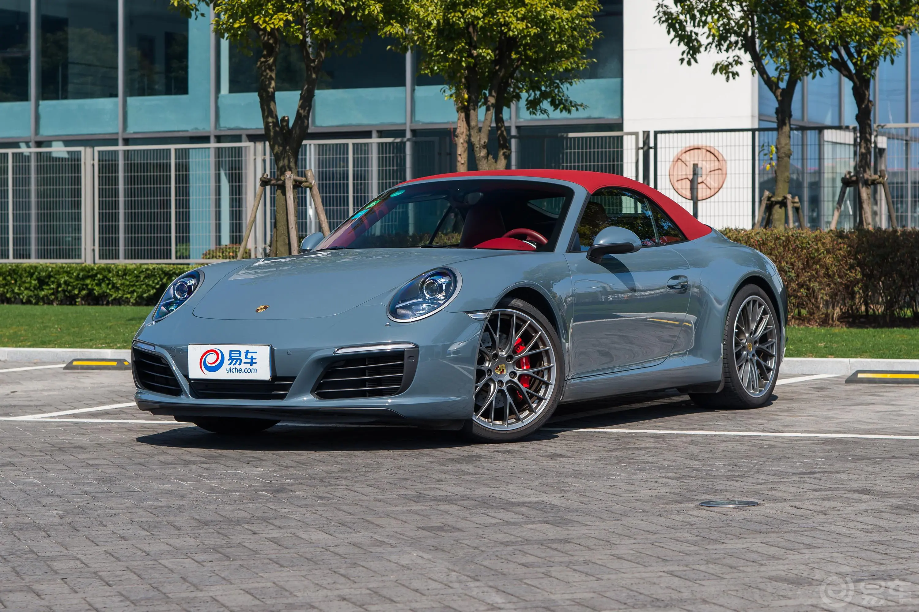 保时捷911Carrera S Cabriolet 3.0T侧前45度车头向左水平