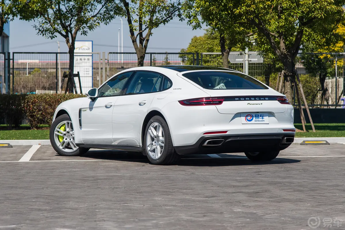 Panamera E-HybridPanamera 4 E-Hybrid 行政加长版 2.9T侧后45度车头向左水平