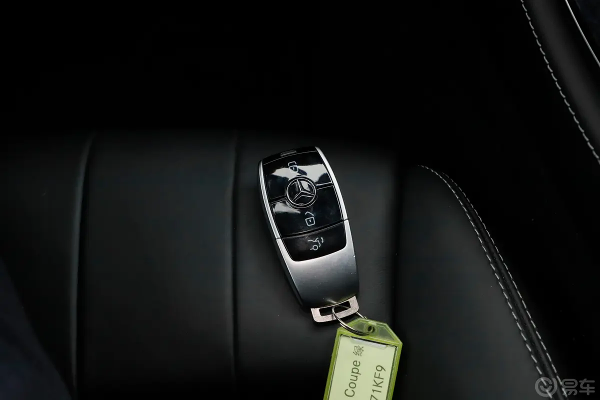 奔驰E级(进口)E 300 轿跑车钥匙孔或一键启动按键