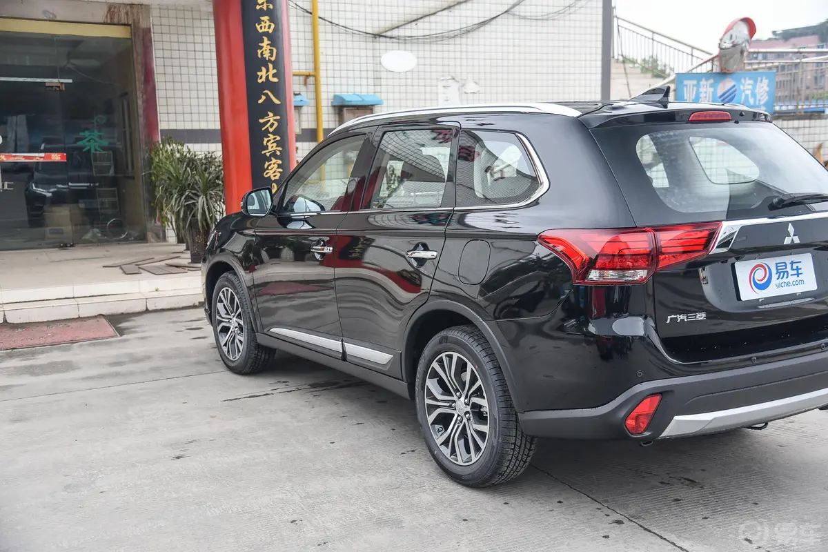 欧蓝德2.4L CVT 四驱 精英版 5座外观