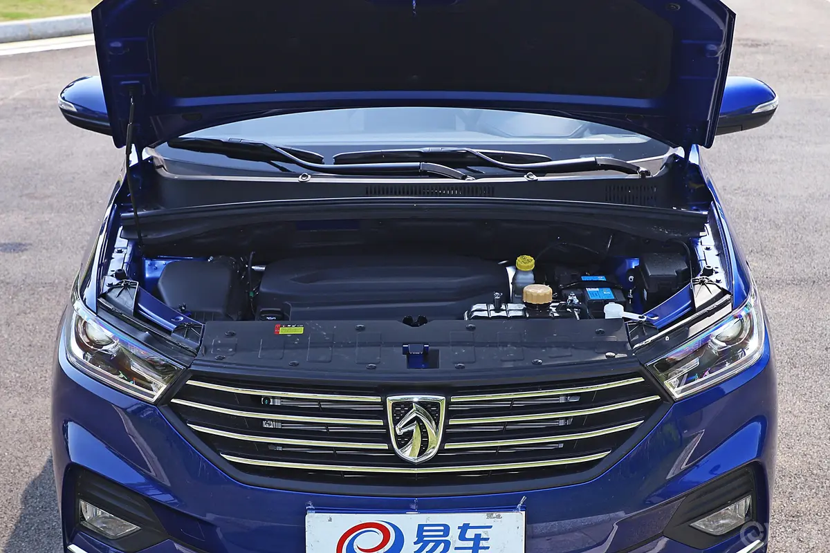 宝骏3601.5L 手动 豪华型 国V发动机舱整体