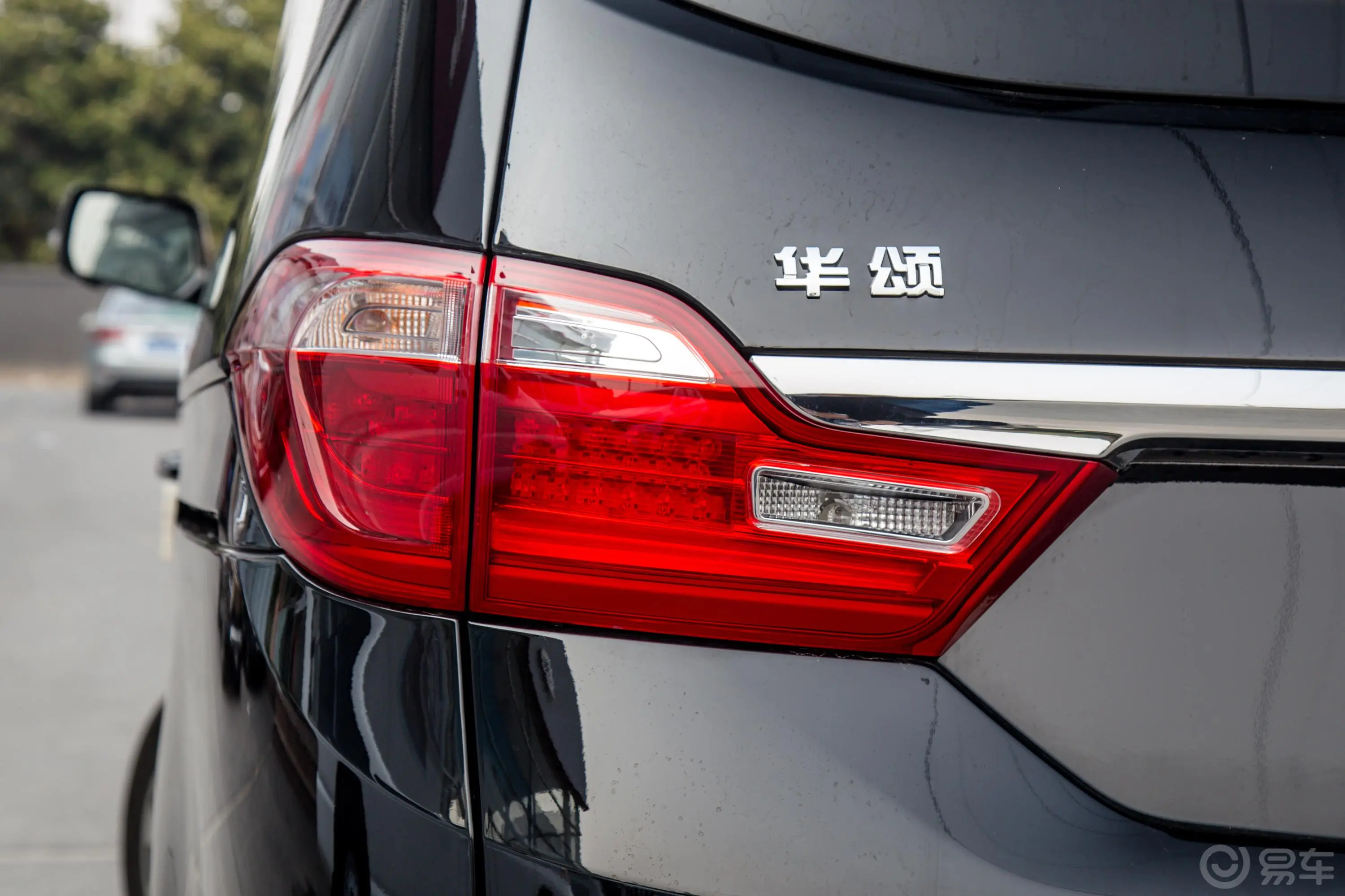 华颂72.0T 手自一体 尊贵版外观