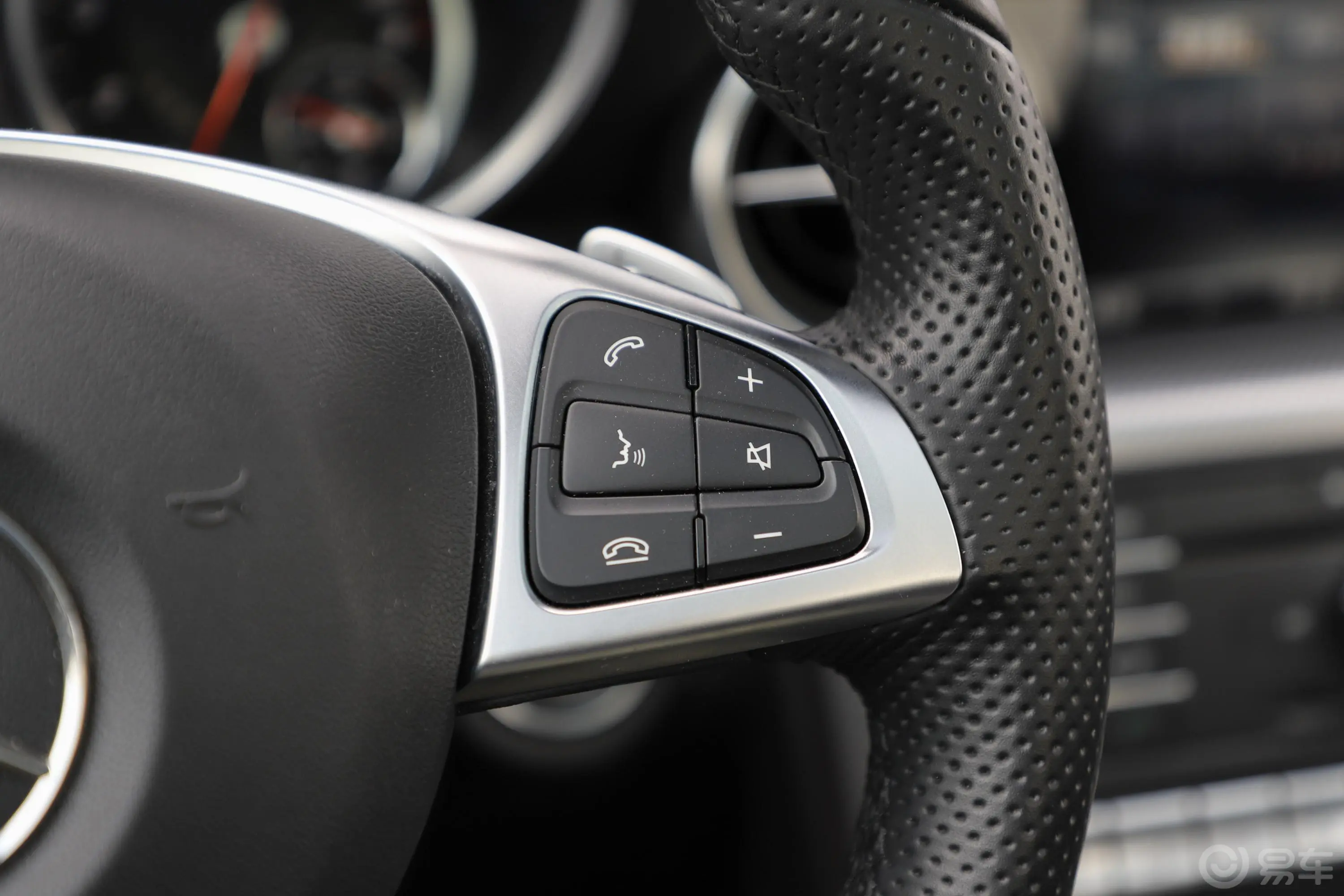 奔驰SLC级SLC 300 豪华运动型右侧方向盘功能按键