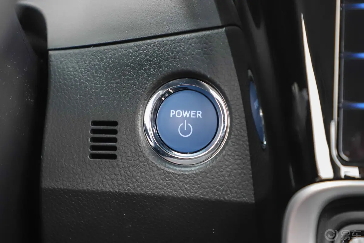 卡罗拉双擎 1.8L E-CVT 智尚版钥匙孔或一键启动按键