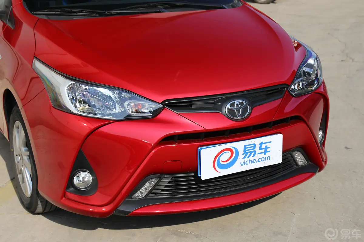 YARiS L 致享1.5G CVT 炫动天窗版 国Ⅴ前格栅侧俯拍