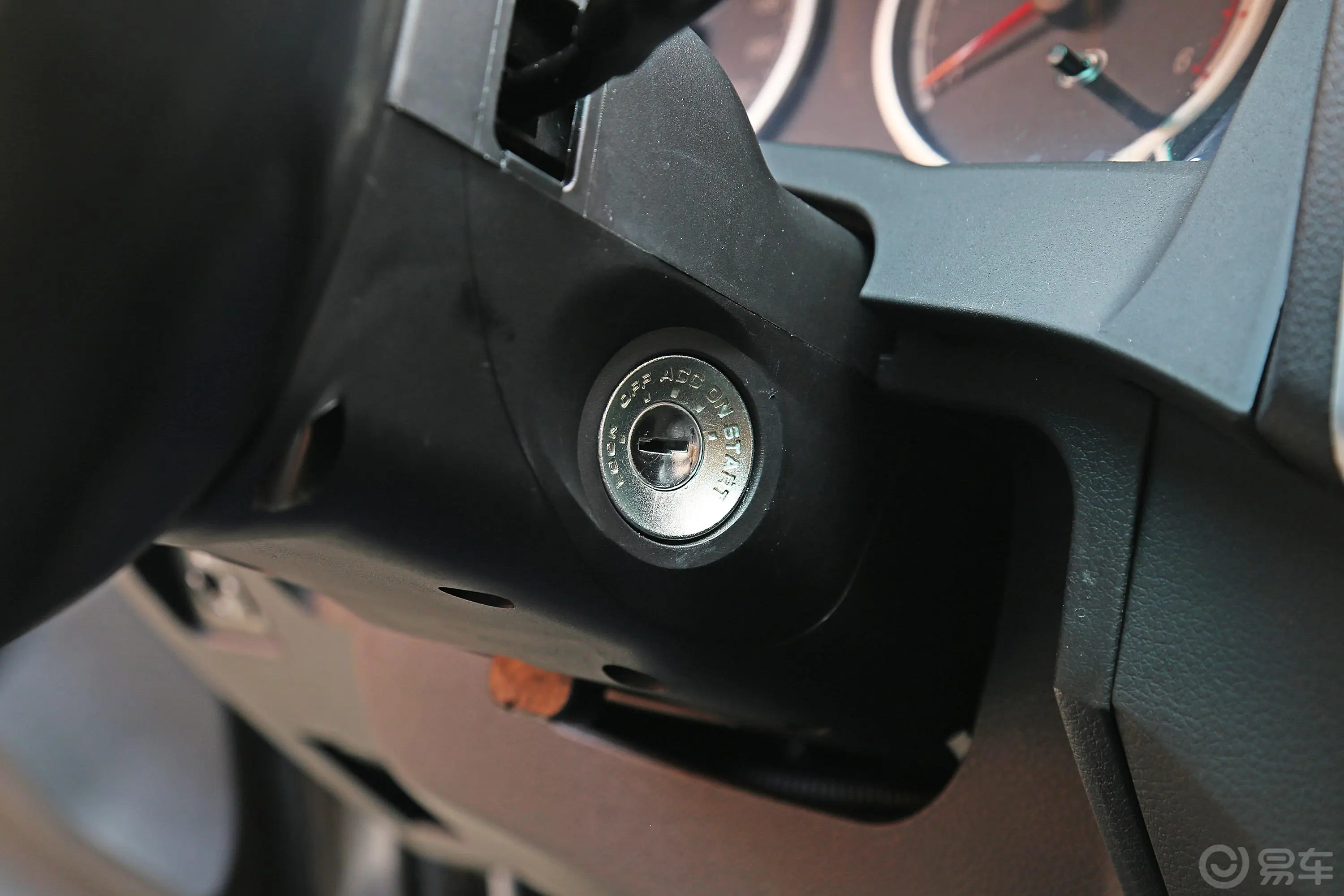 雄师F162.2L 手动 两驱 加长实用版 汽油 国Ⅴ钥匙孔或一键启动按键