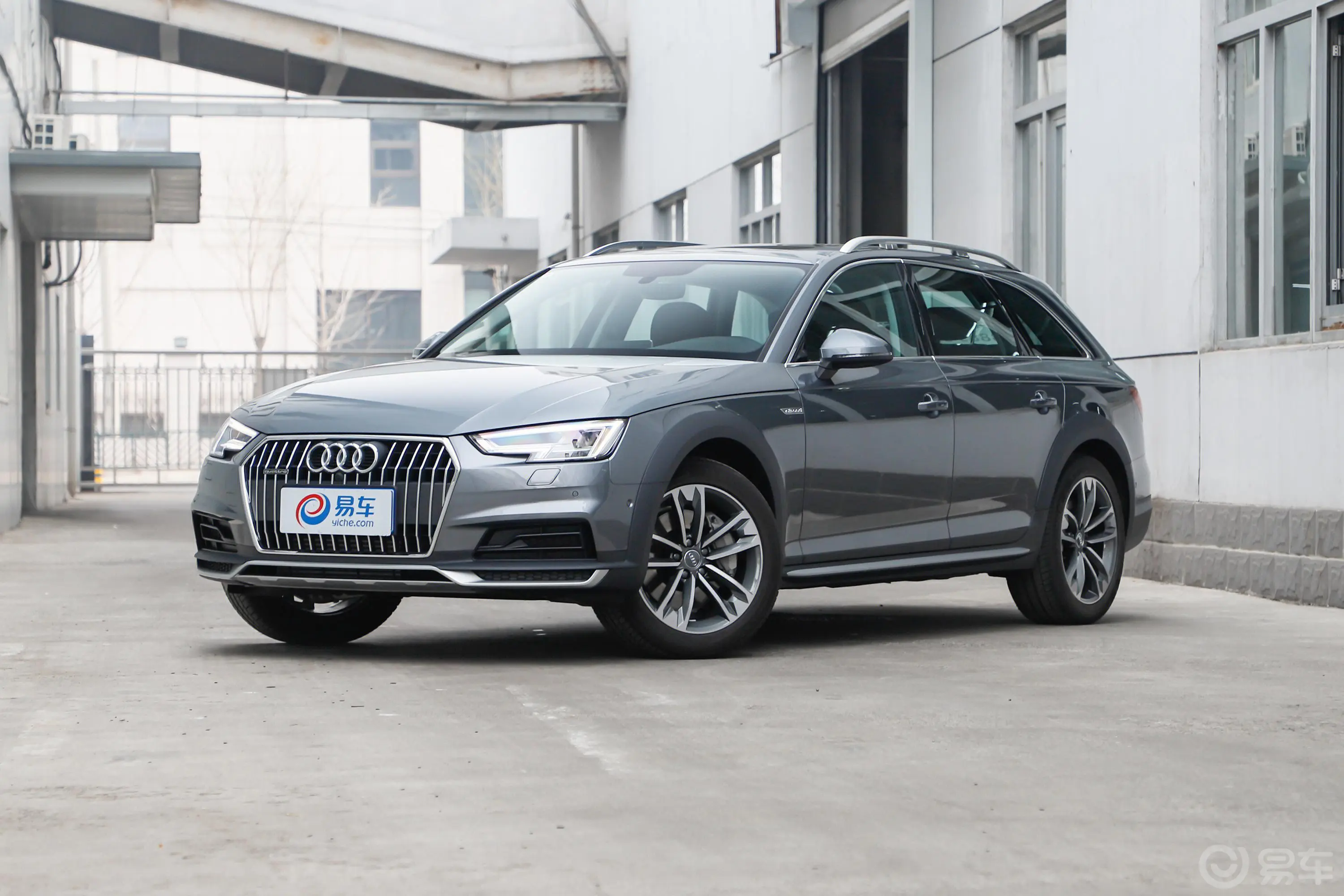 奥迪A4(进口)45TFSI allroad quattro 运动版侧前45度车头向左水平