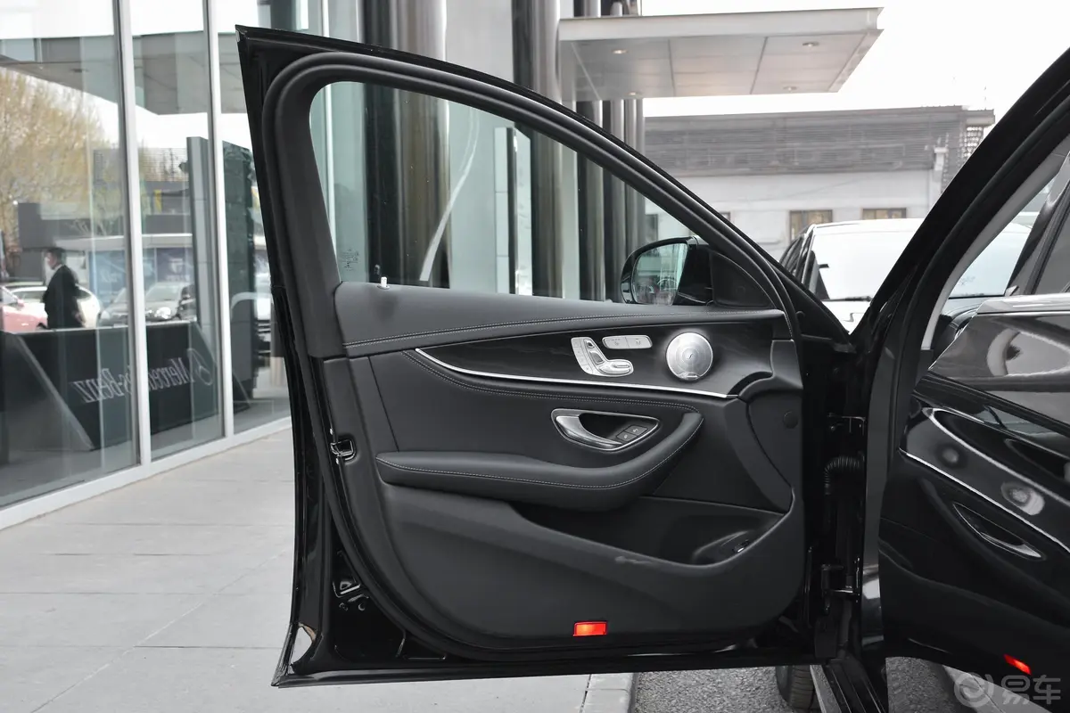 奔驰E级改款 E 300 L 豪华版 运动轿车驾驶员侧前车门