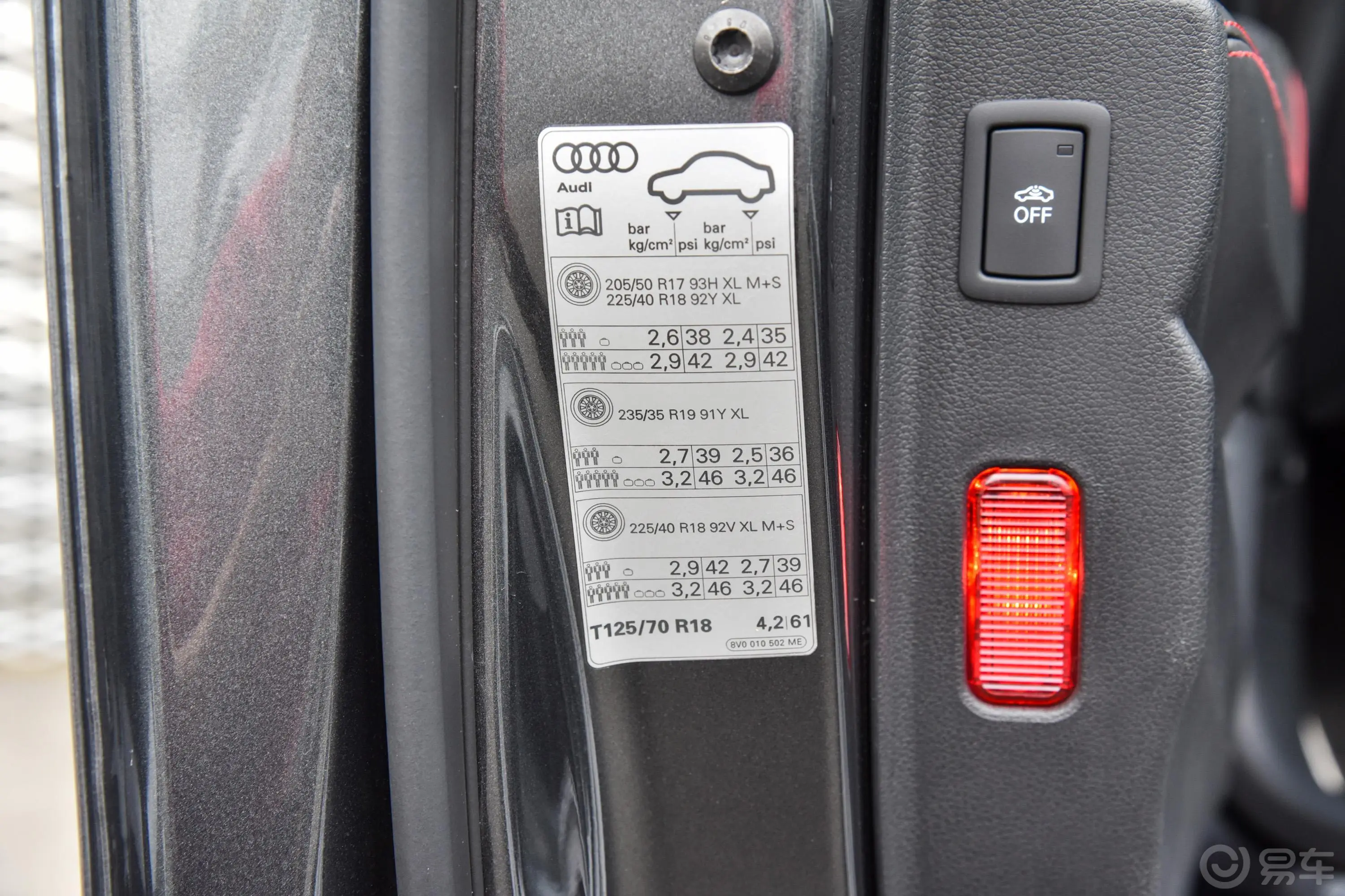 奥迪S3改款 2.0T Limousine胎压信息铭牌