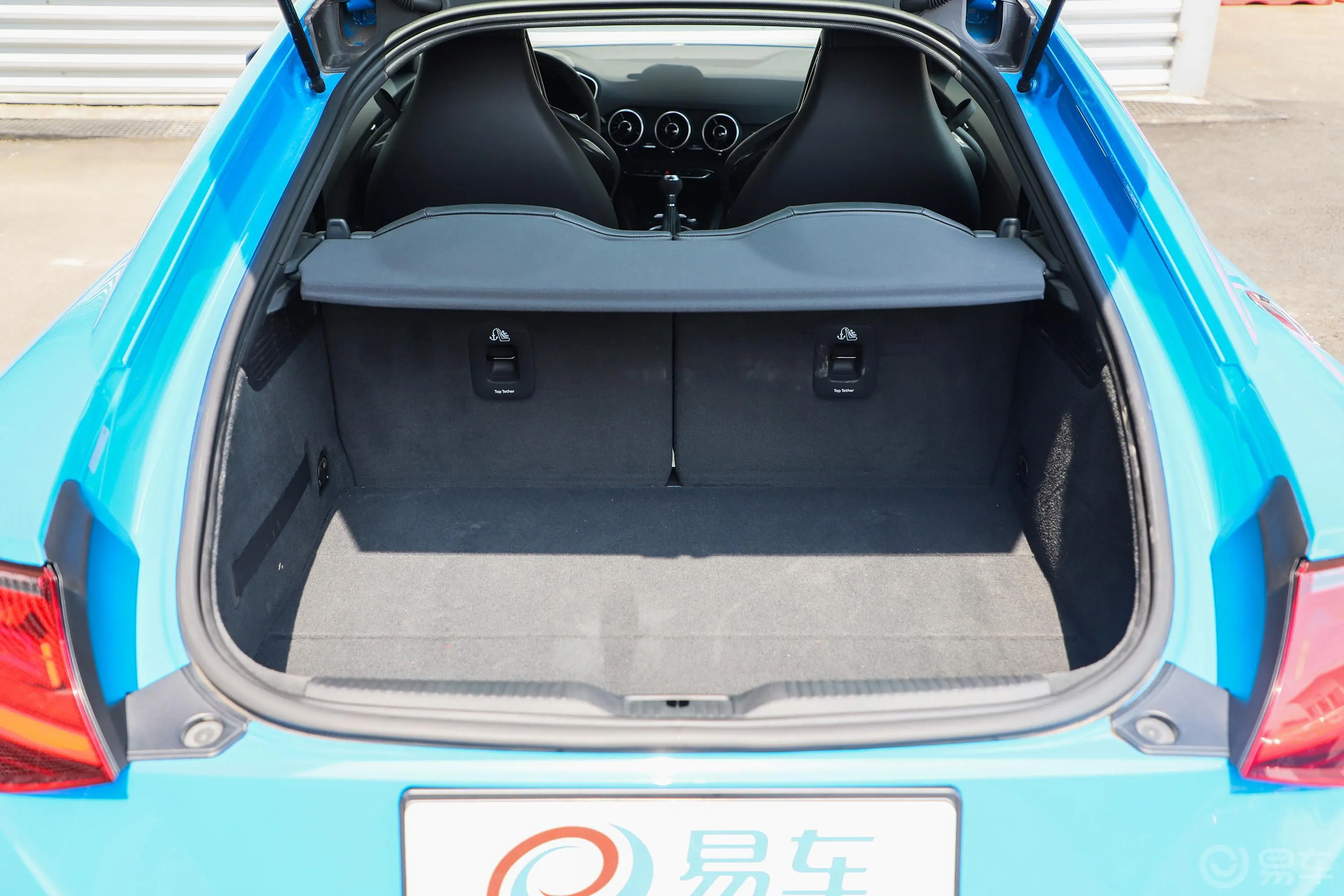 奥迪TT RS2.5T Coupe后备厢空间特写