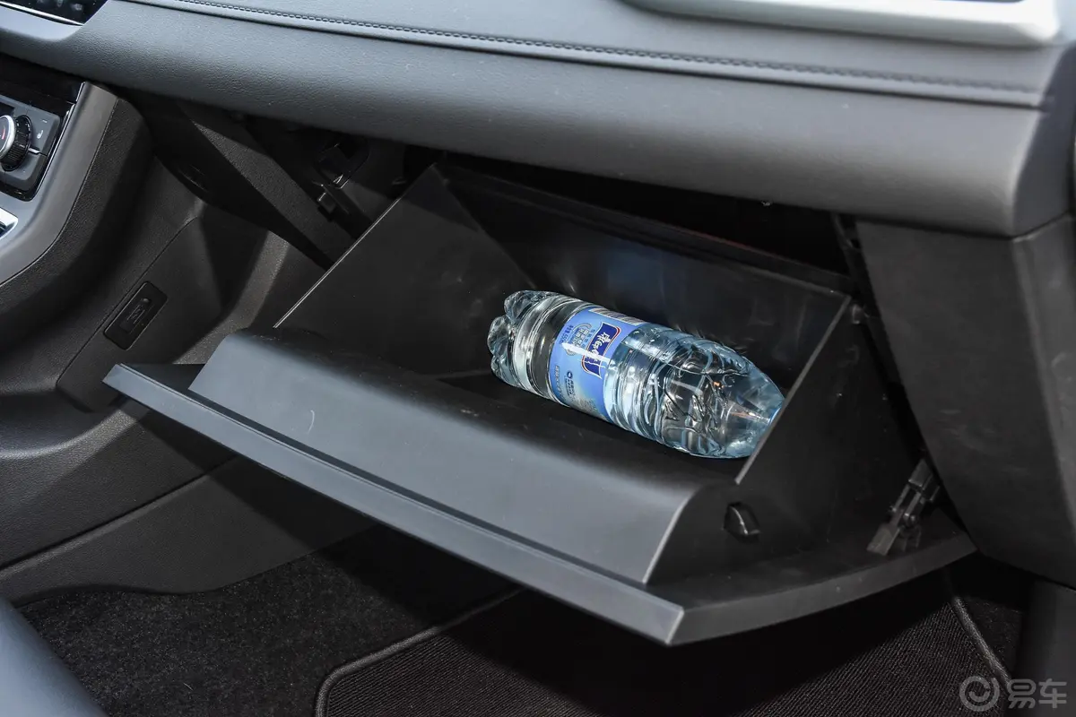 帝豪EVEV450 精英版手套箱空间水瓶横置