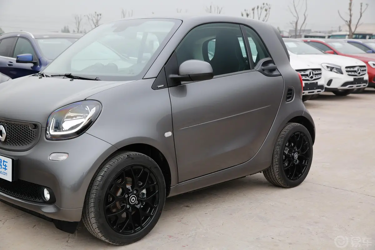 smart fortwo0.9T 66千瓦硬顶耀钛度特别版外观