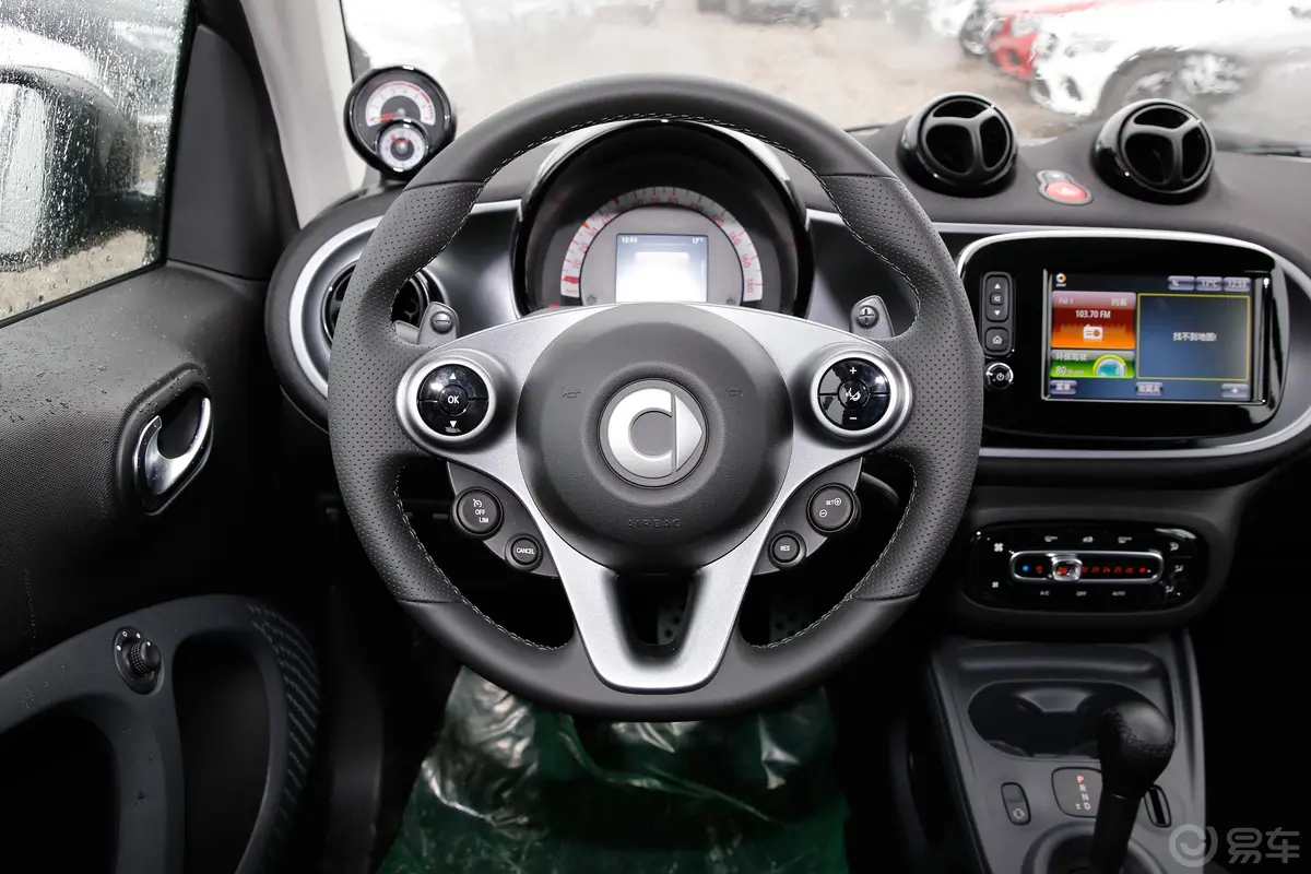 smart fortwo0.9T 66千瓦硬顶耀钛度特别版方向盘