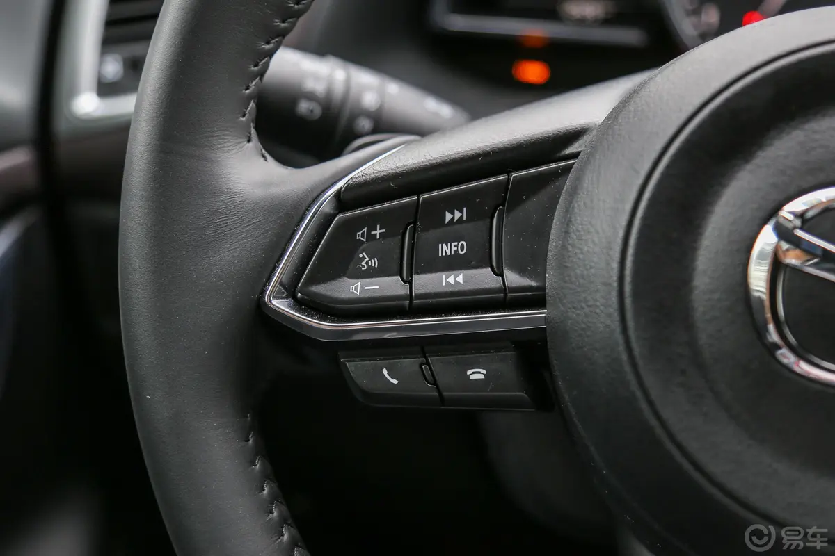 马自达CX-42.0L 手自一体 两驱 蓝天品位科技限量版 国V左侧方向盘功能按键