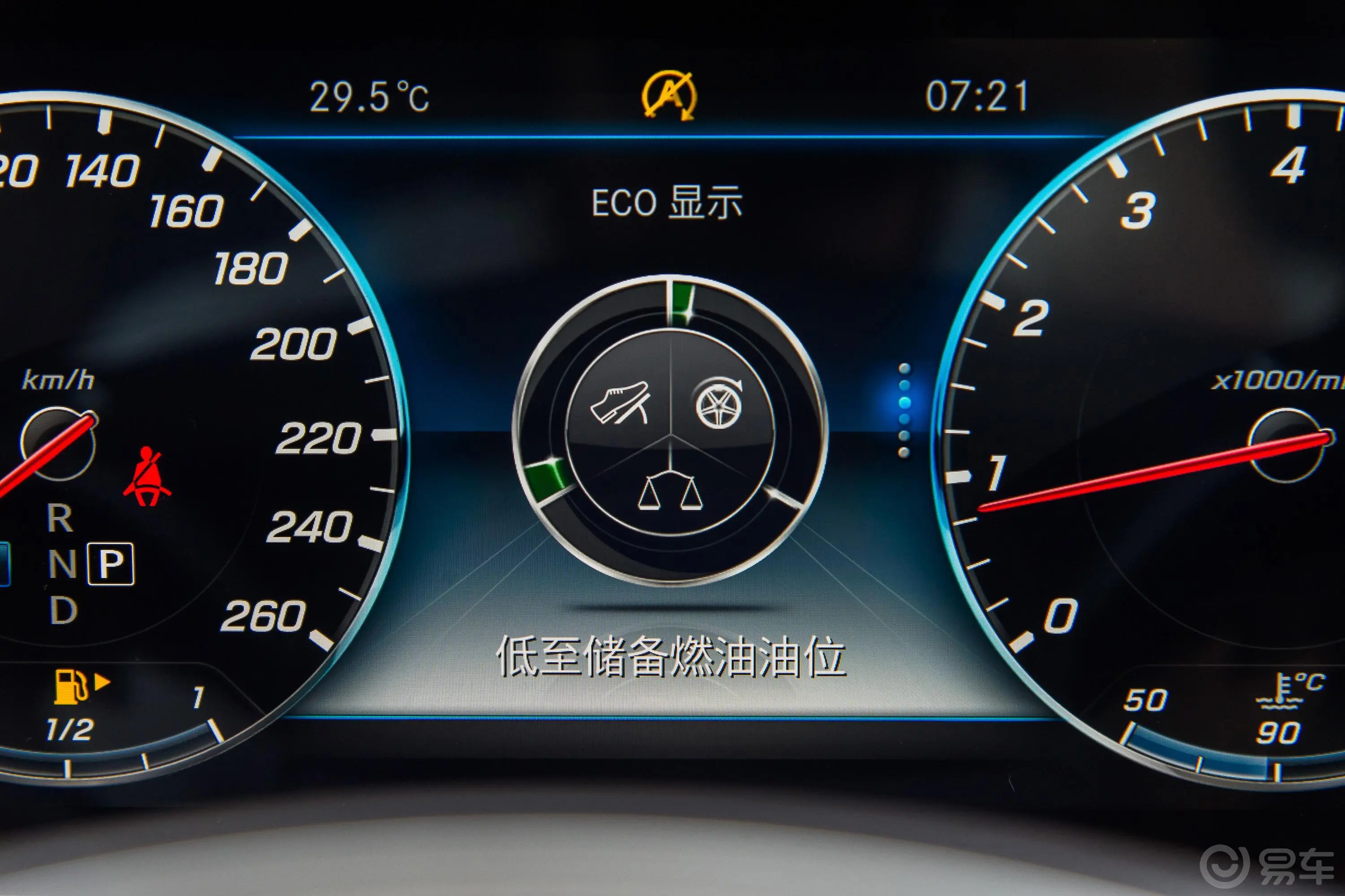 奔驰E级改款 E 200 L 4MATIC内饰