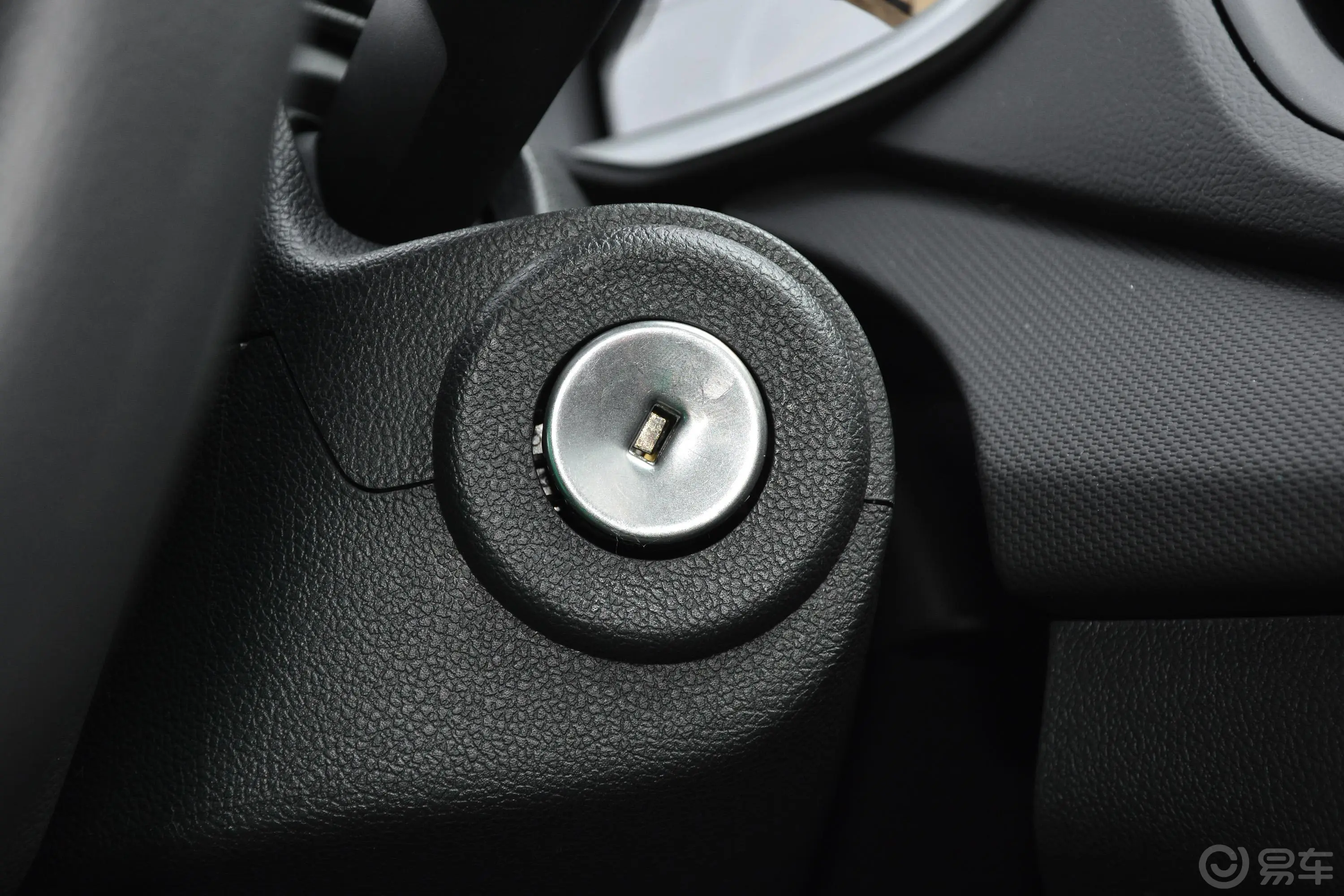科沃兹325T 双离合 欣悦版钥匙孔或一键启动按键