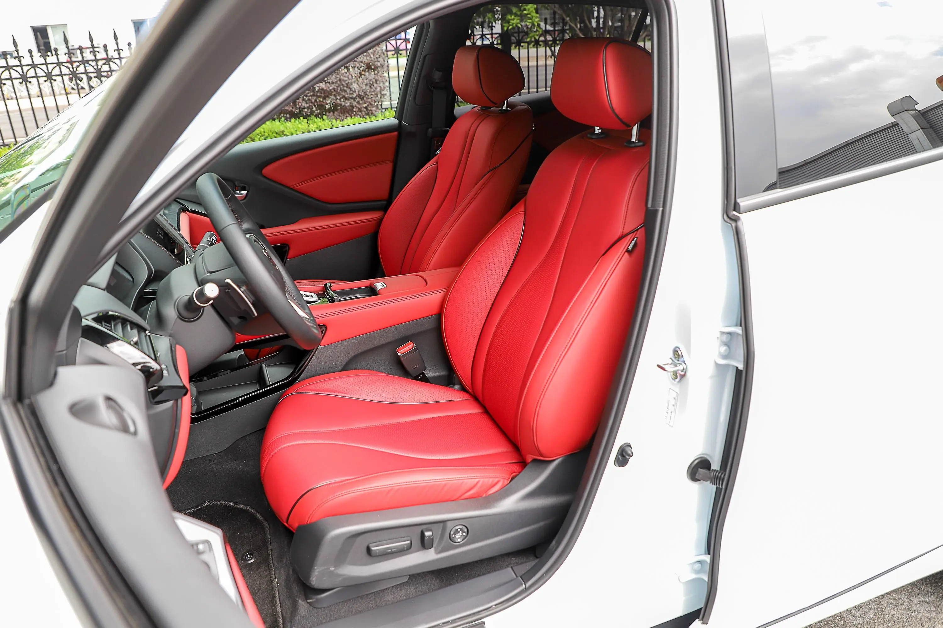 讴歌CDXSport Hybrid 2.0L 两驱 创享·魅版驾驶员座椅