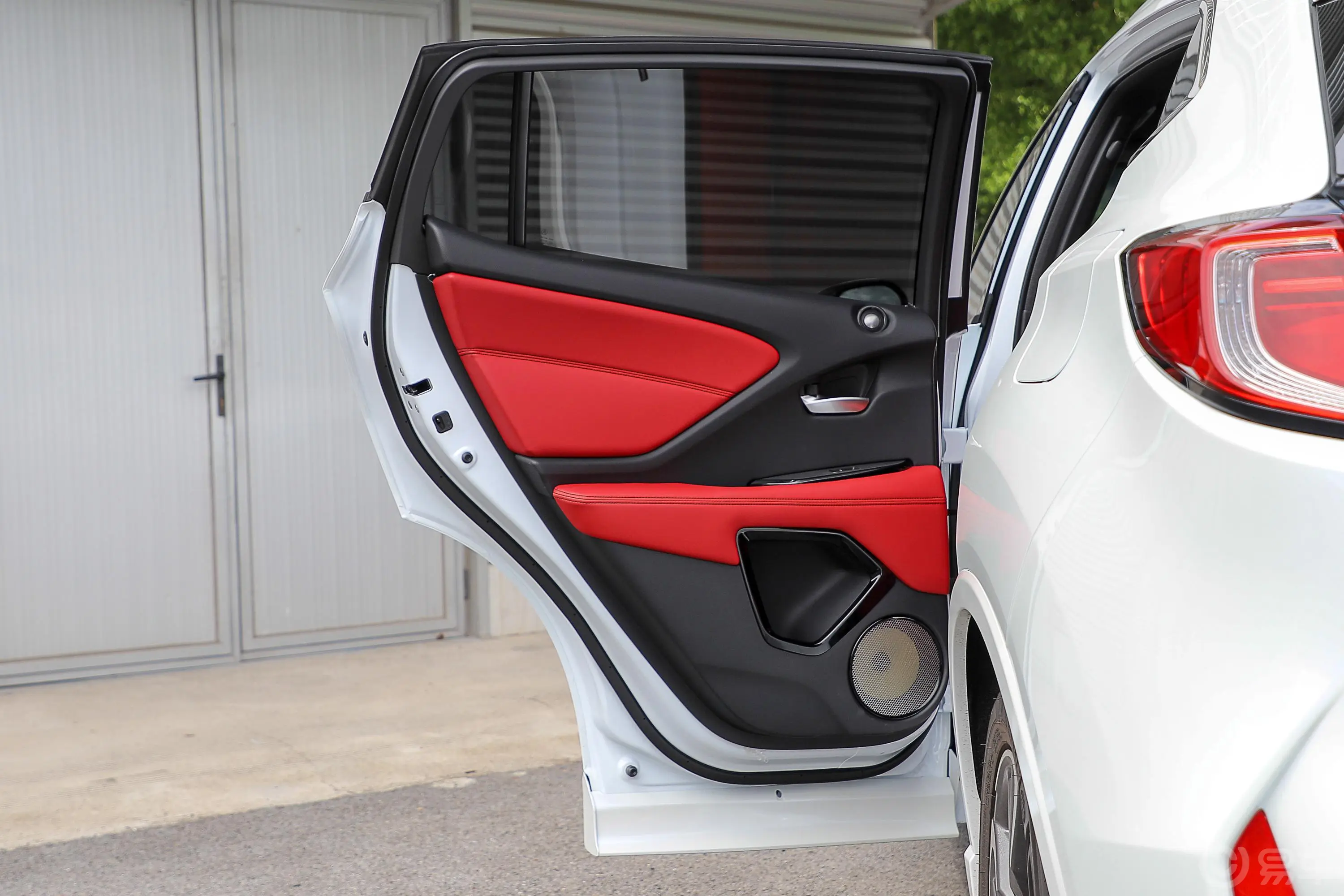 讴歌CDXSport Hybrid 2.0L 两驱 创享·魅版驾驶员侧后车门