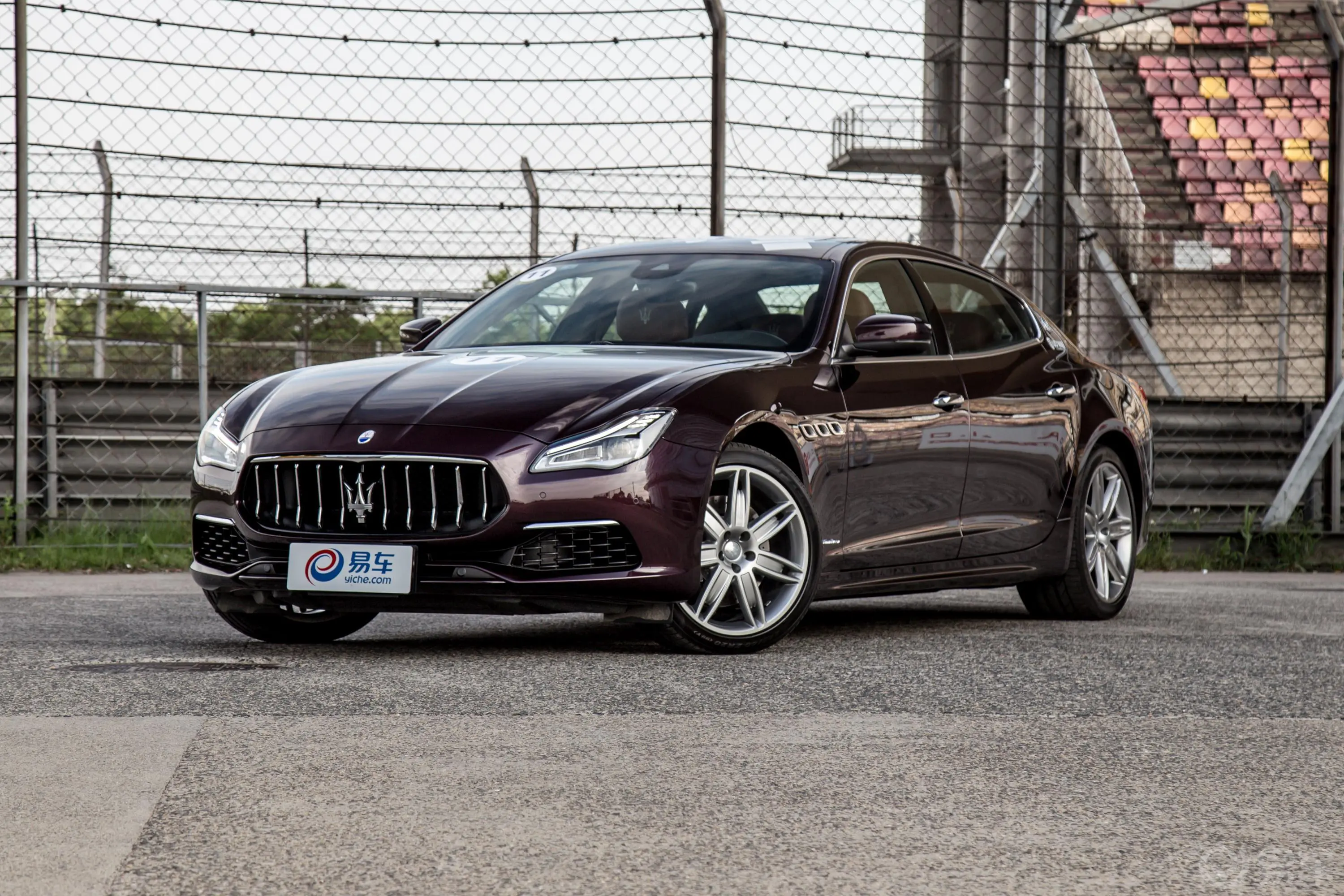 Quattroporte430Hp 豪华版侧前45度车头向左水平