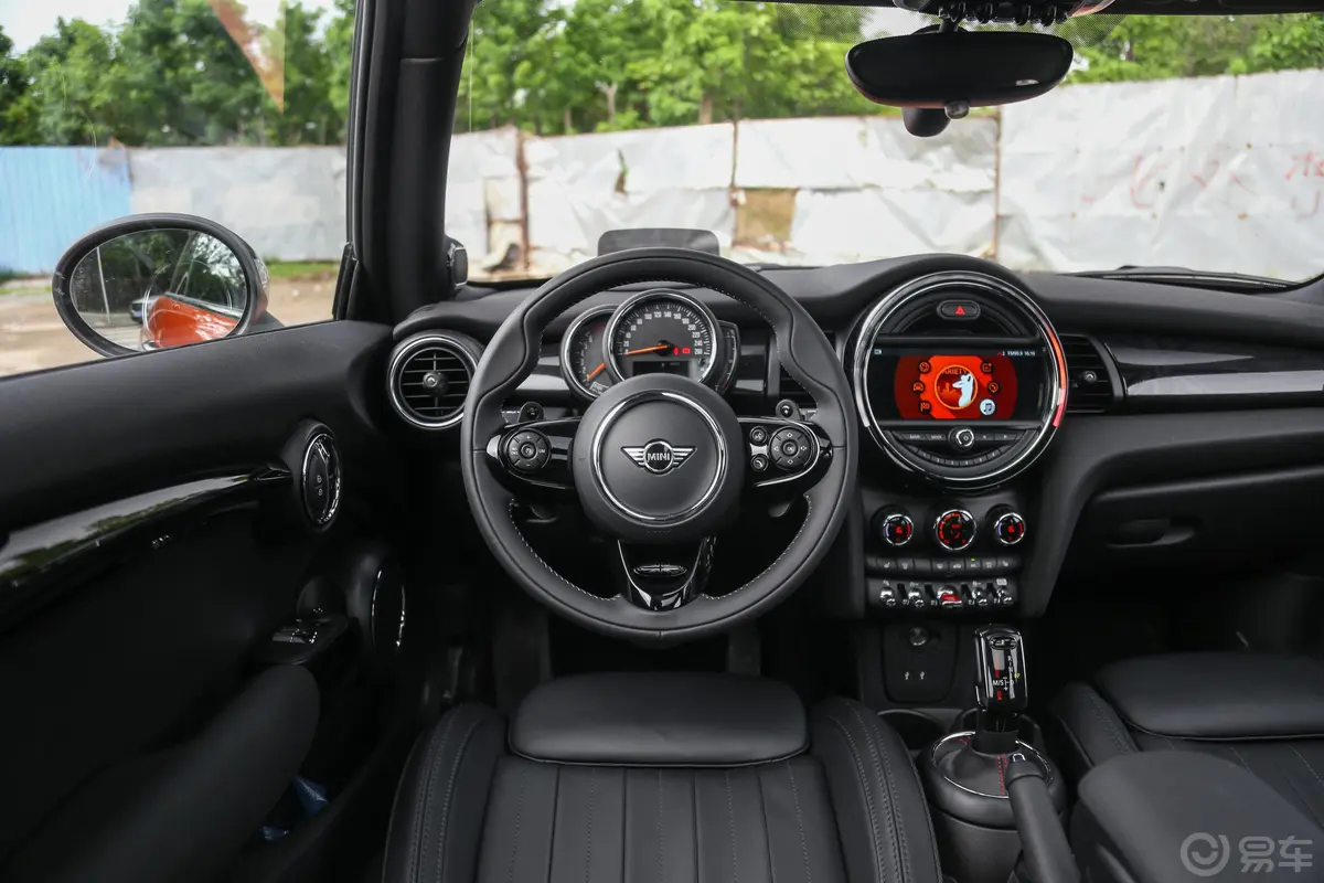 MINI2.0T COOPER S 双离合 赛车手 三门版驾驶位区域